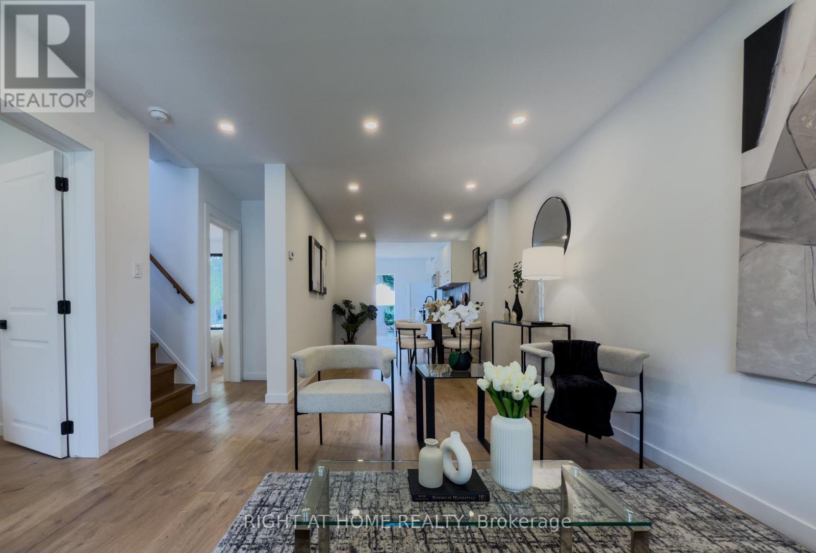 32 Brenton Street, Toronto, Ontario  M4B 1C9 - Photo 2 - E12436674
