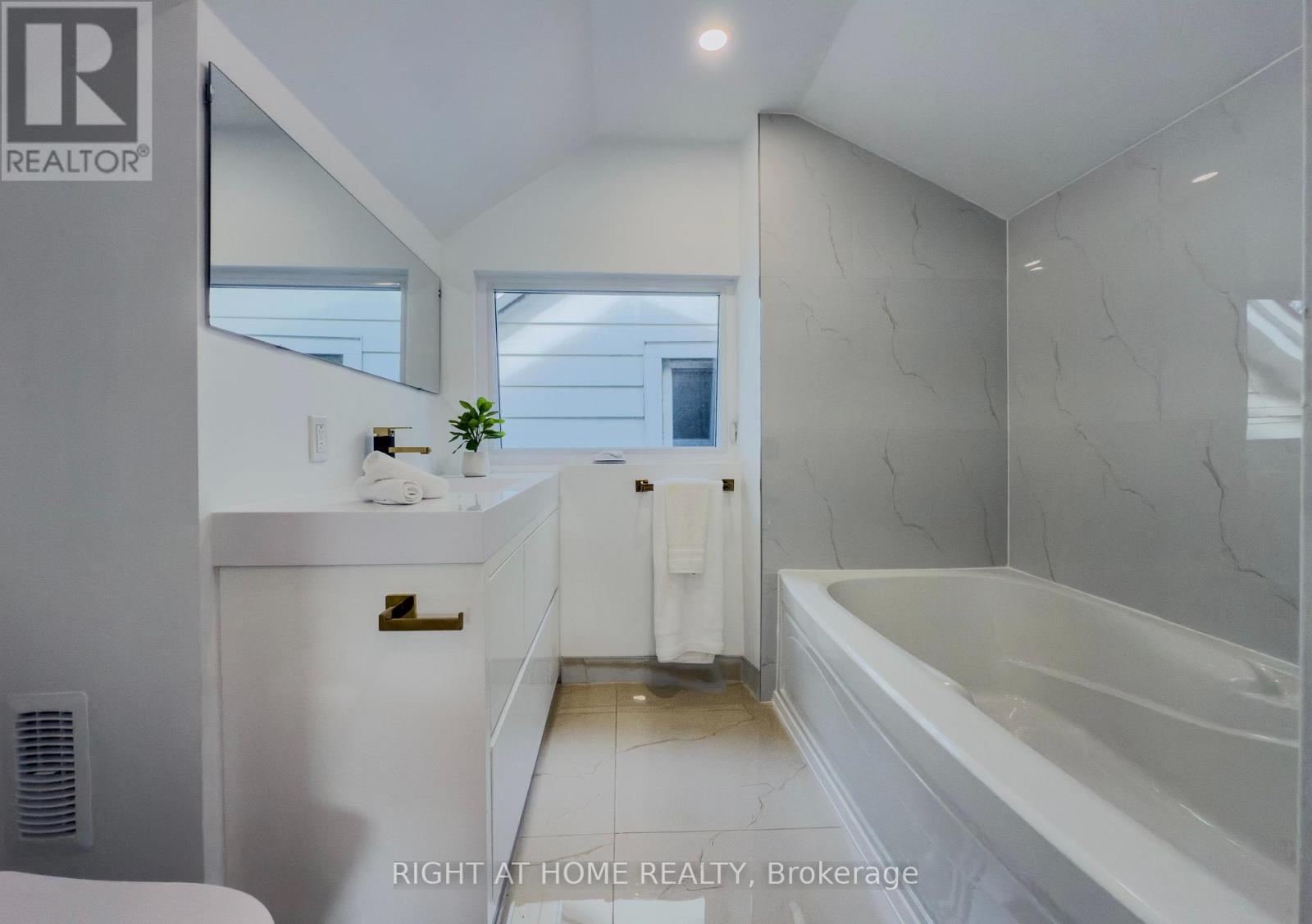 32 Brenton Street, Toronto, Ontario  M4B 1C9 - Photo 24 - E12436674