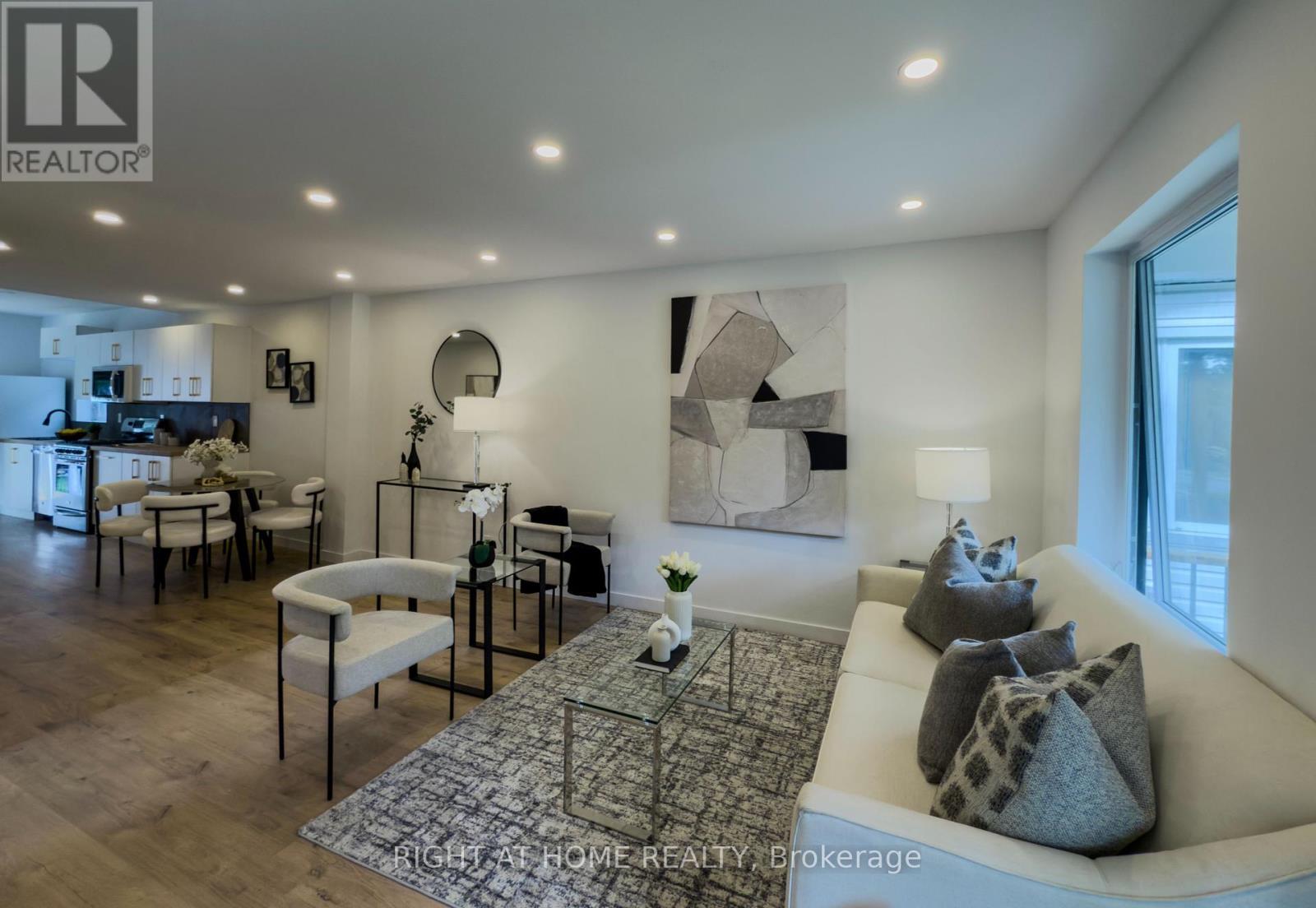 32 Brenton Street, Toronto, Ontario  M4B 1C9 - Photo 3 - E12436674