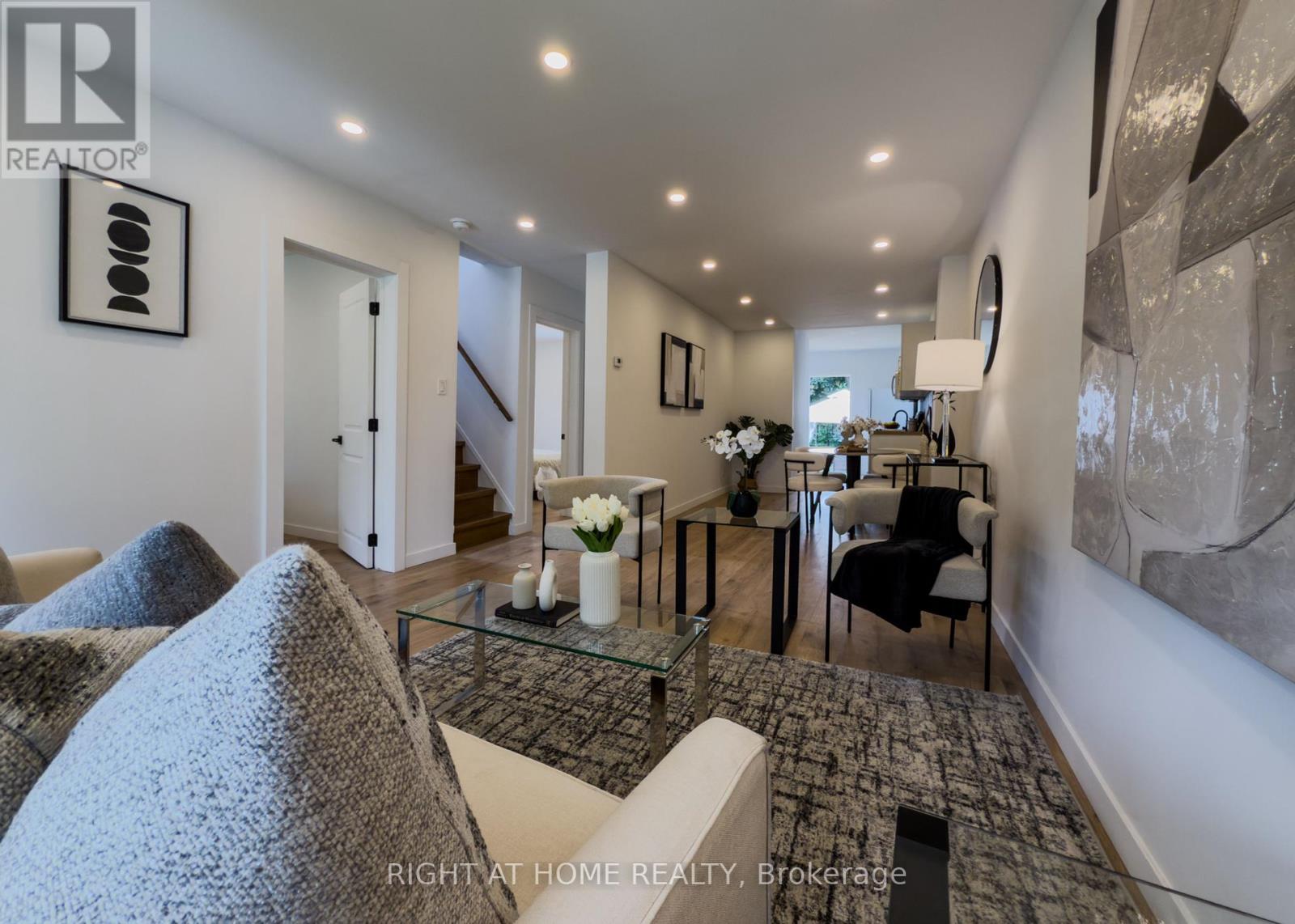 32 Brenton Street, Toronto, Ontario  M4B 1C9 - Photo 4 - E12436674