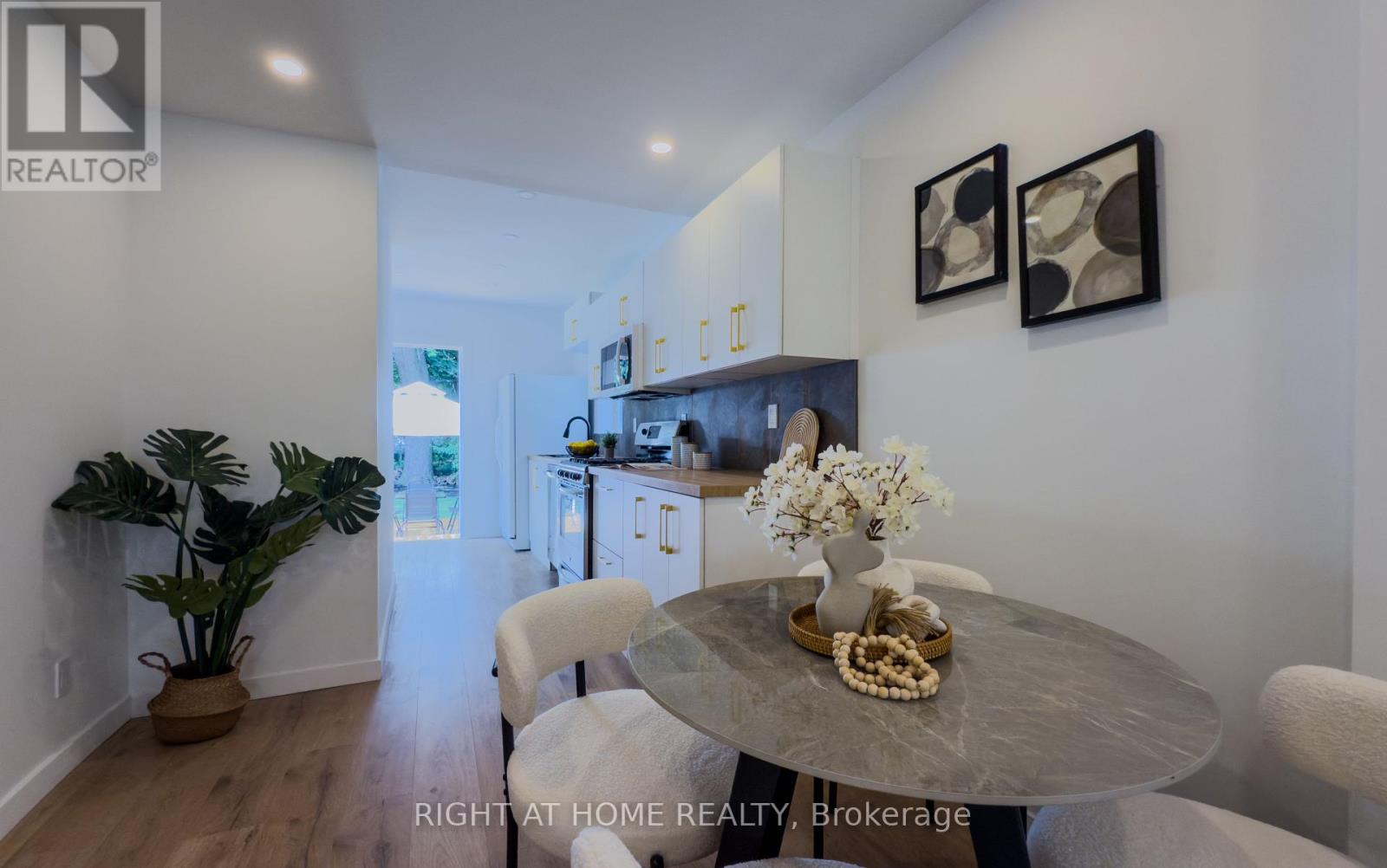 32 Brenton Street, Toronto, Ontario  M4B 1C9 - Photo 7 - E12436674