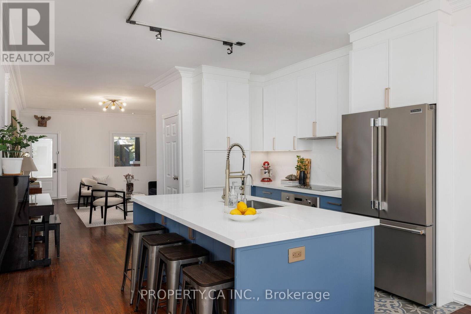 419 Rhodes Avenue, Toronto, Ontario  M4L 3A6 - Photo 13 - E12436679
