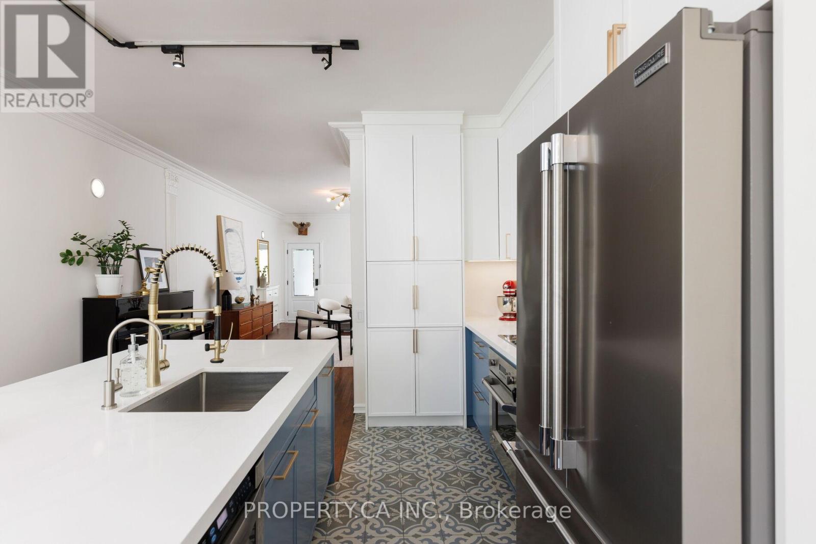 419 Rhodes Avenue, Toronto, Ontario  M4L 3A6 - Photo 14 - E12436679