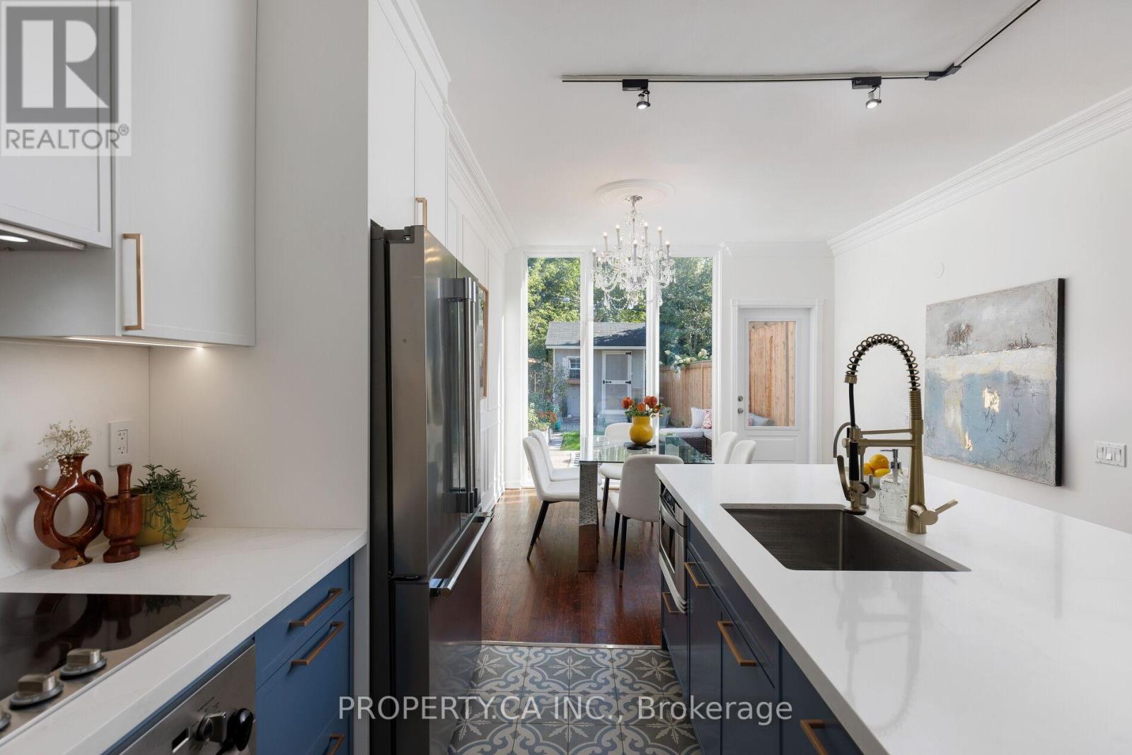 419 Rhodes Avenue, Toronto, Ontario  M4L 3A6 - Photo 15 - E12436679