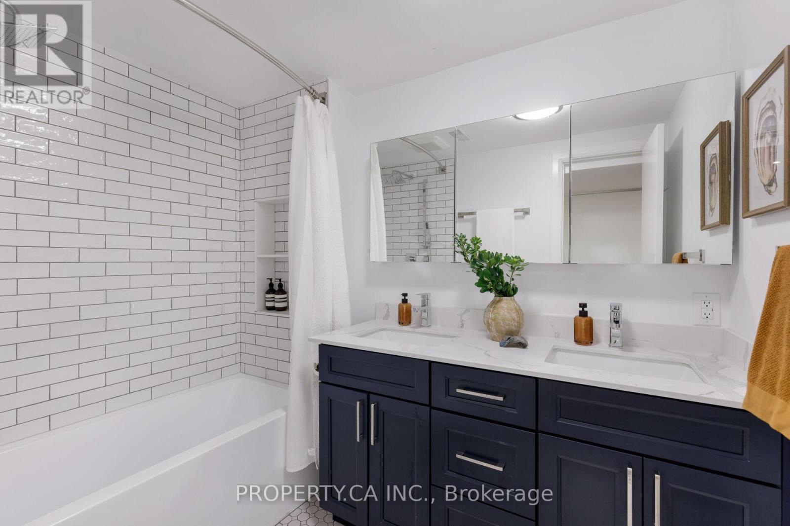 419 Rhodes Avenue, Toronto, Ontario  M4L 3A6 - Photo 37 - E12436679