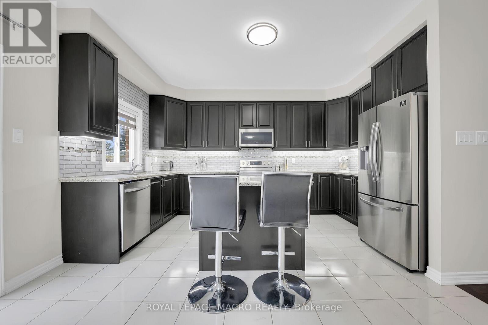 88 Bellroyal Crescent, Hamilton, Ontario  L8J 0G1 - Photo 5 - X12436312