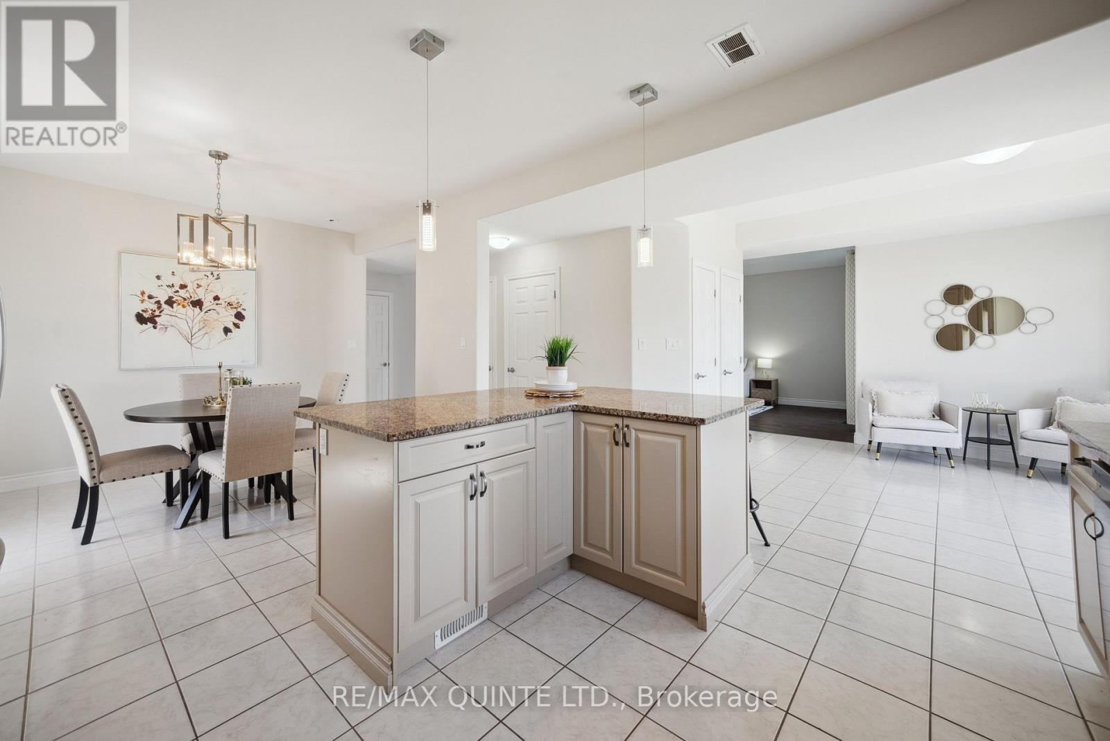 91 Hampton Ridge Drive E, Belleville (Thurlow Ward), Ontario  K8N 0E6 - Photo 15 - X12436749