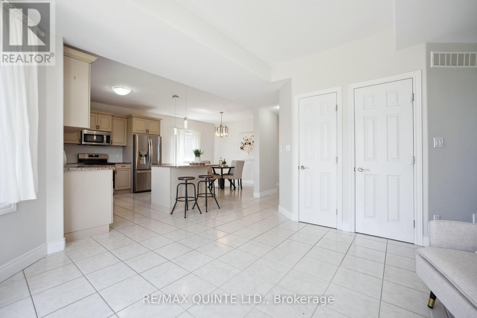 91 Hampton Ridge Drive E, Belleville (Thurlow Ward), Ontario  K8N 0E6 - Photo 19 - X12436749