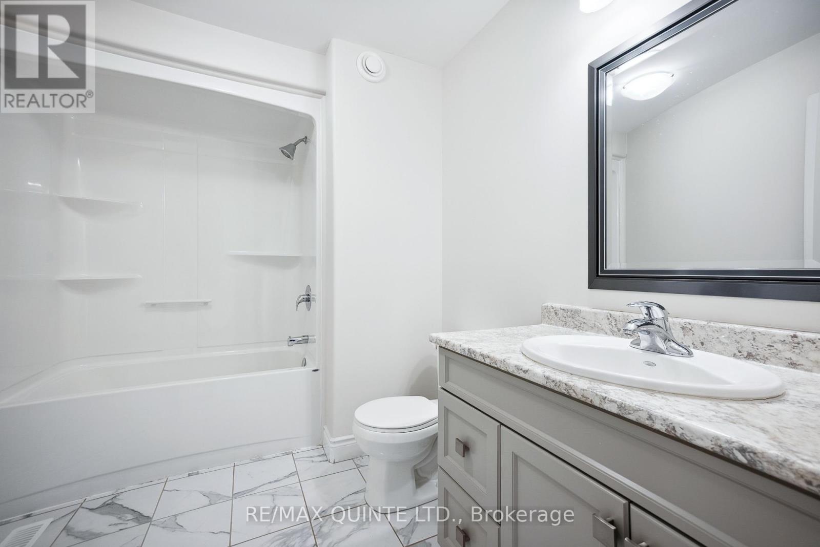 91 Hampton Ridge Drive E, Belleville (Thurlow Ward), Ontario  K8N 0E6 - Photo 32 - X12436749