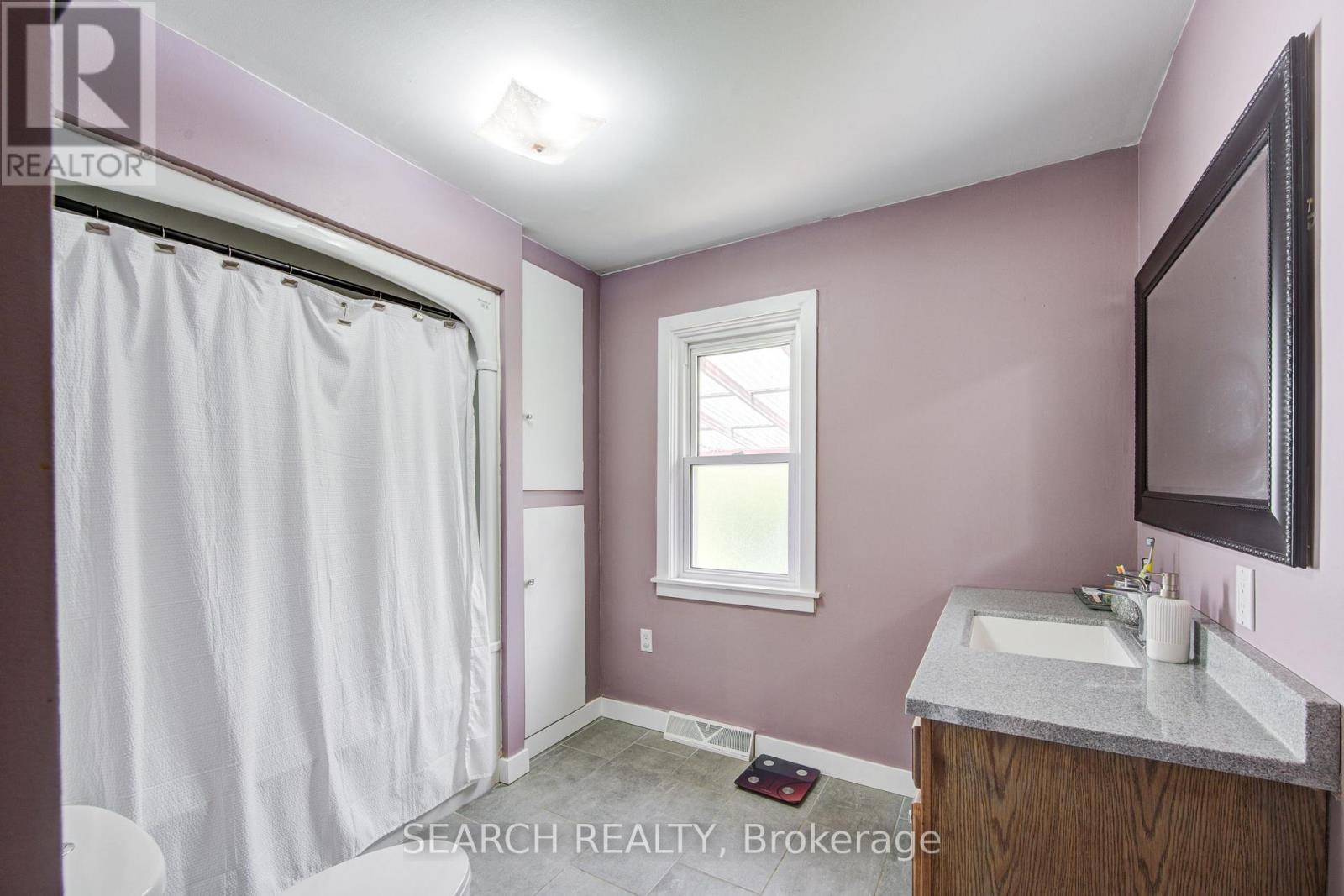295 Victoria Street, Ingersoll, Ontario  N5C 2N3 - Photo 21 - X12417429