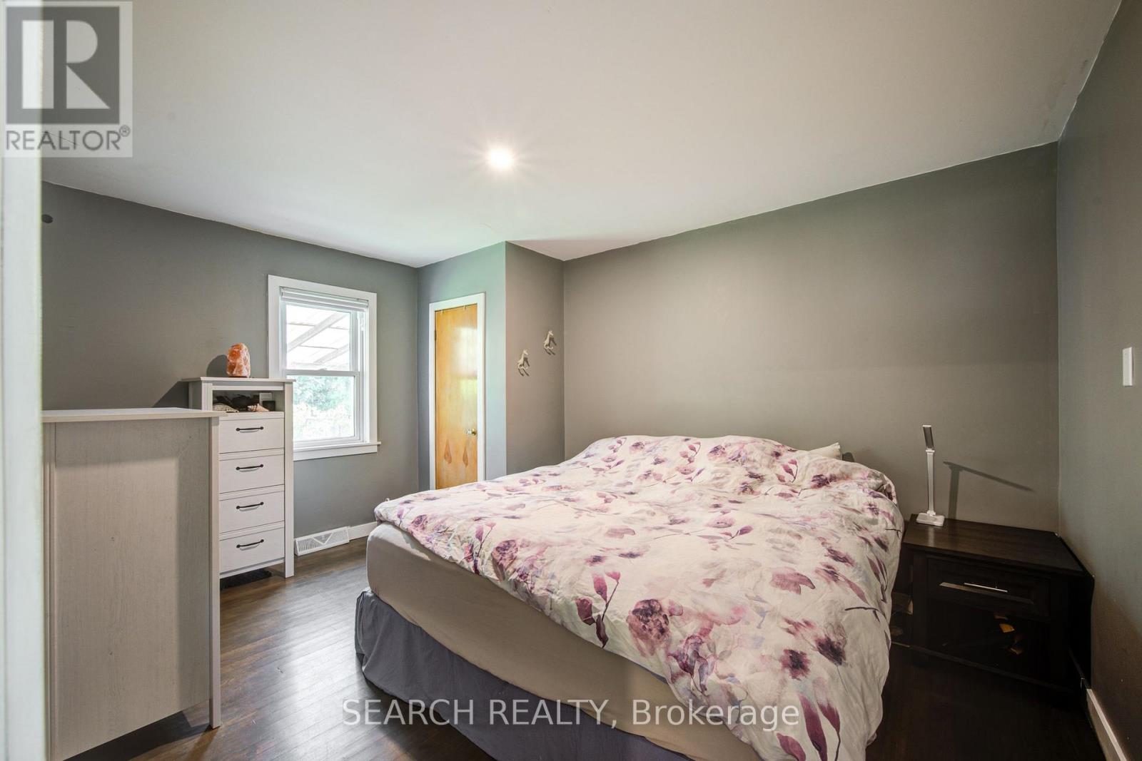 295 Victoria Street, Ingersoll, Ontario  N5C 2N3 - Photo 18 - X12417429