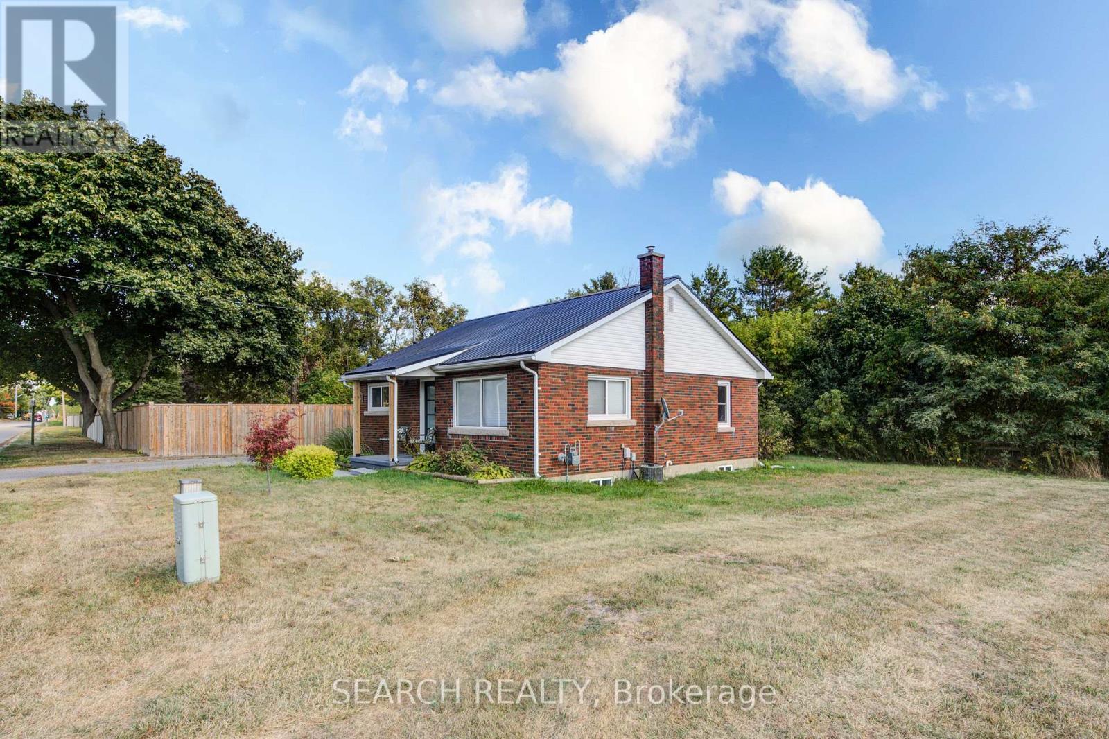 295 Victoria Street, Ingersoll, Ontario  N5C 2N3 - Photo 2 - X12417429