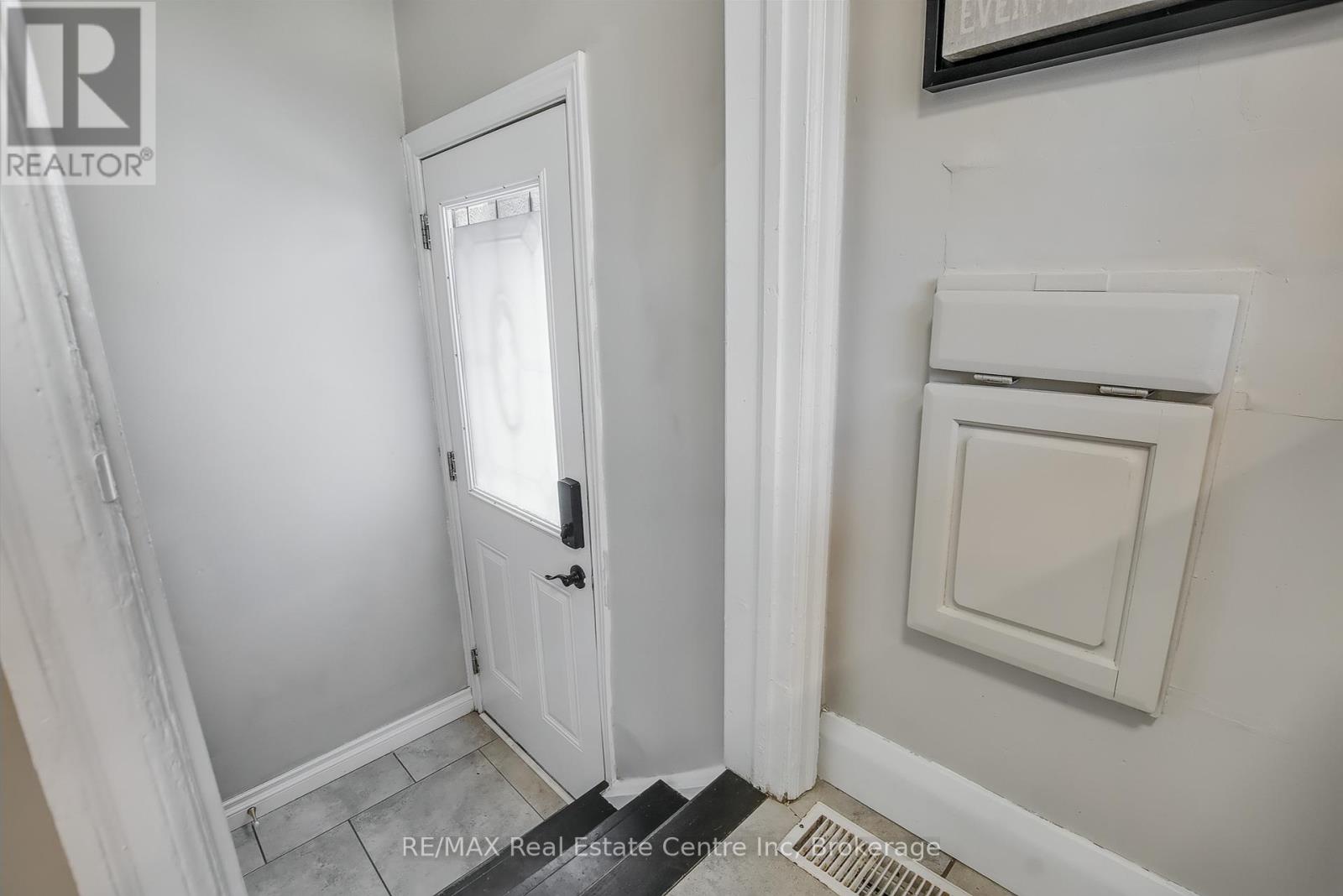 52 Avenue Road, Cambridge, Ontario  N1R 1B9 - Photo 12 - X12436869
