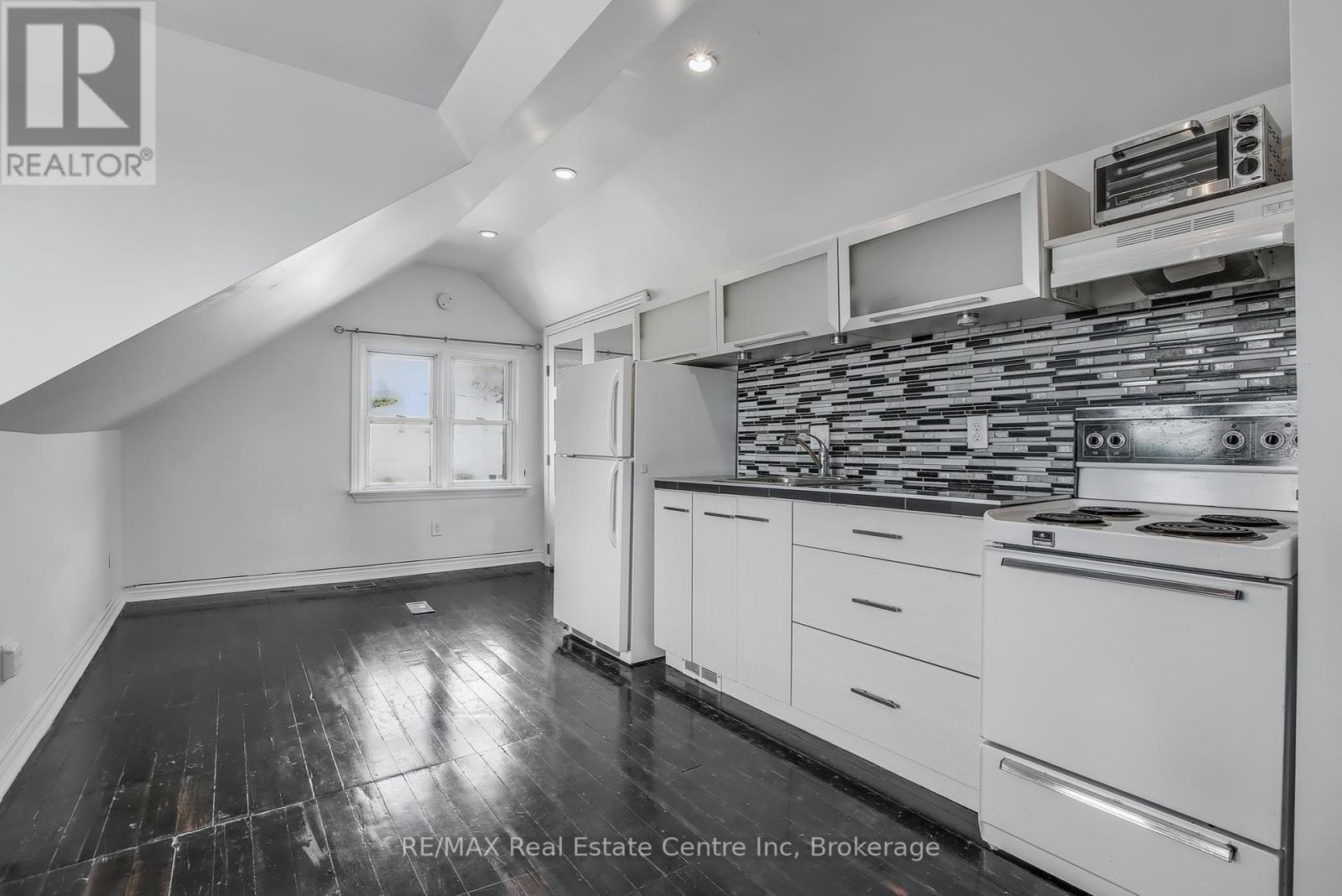 52 Avenue Road, Cambridge, Ontario  N1R 1B9 - Photo 24 - X12436869