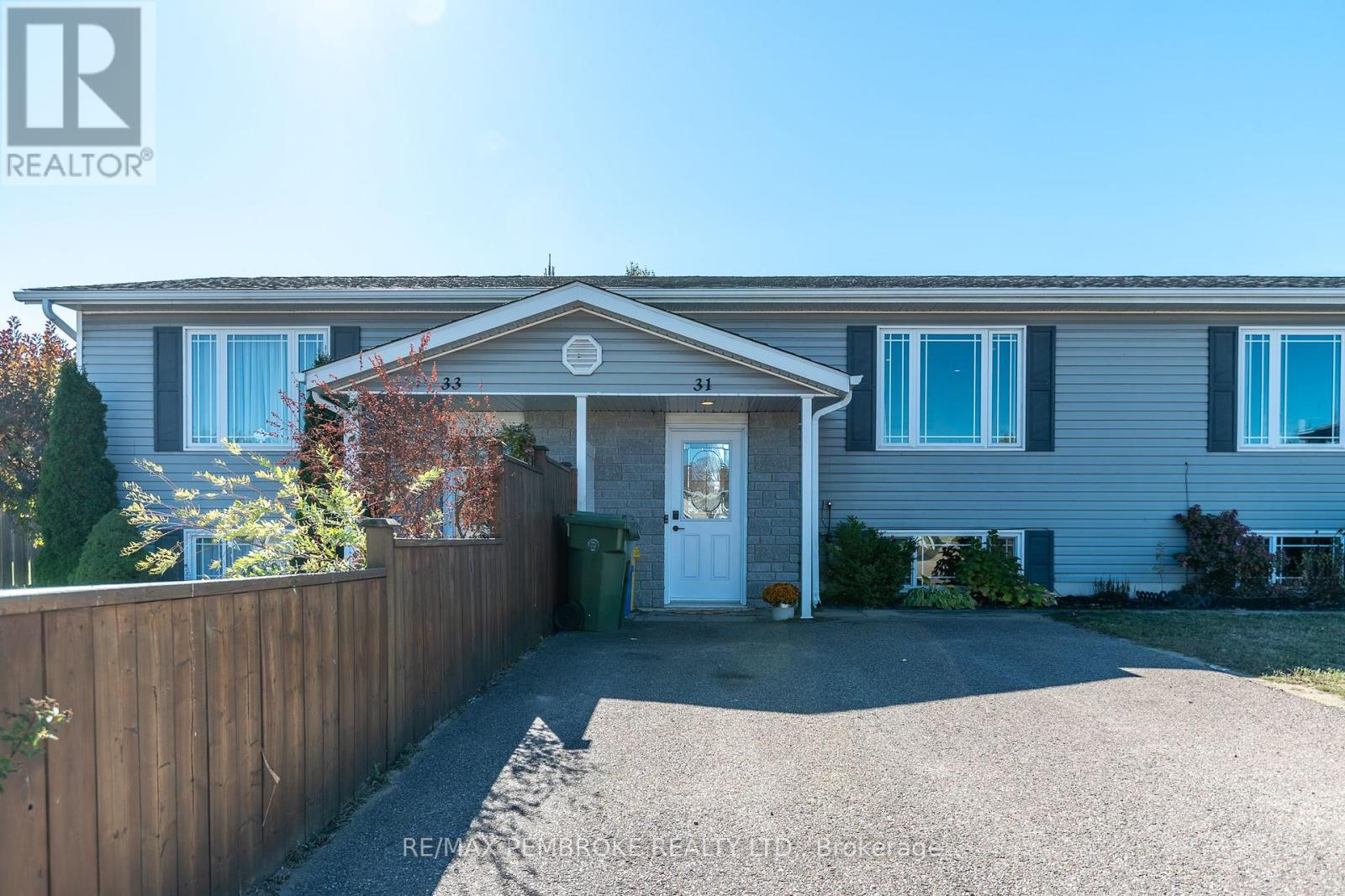 31 Renfrew Street, Petawawa, Ontario  K8H 0A5 - Photo 1 - X12436934