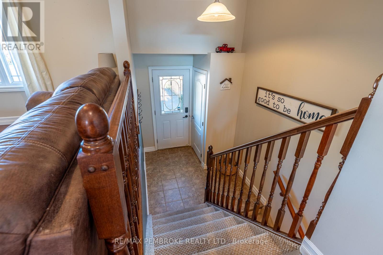 31 Renfrew Street, Petawawa, Ontario  K8H 0A5 - Photo 10 - X12436934