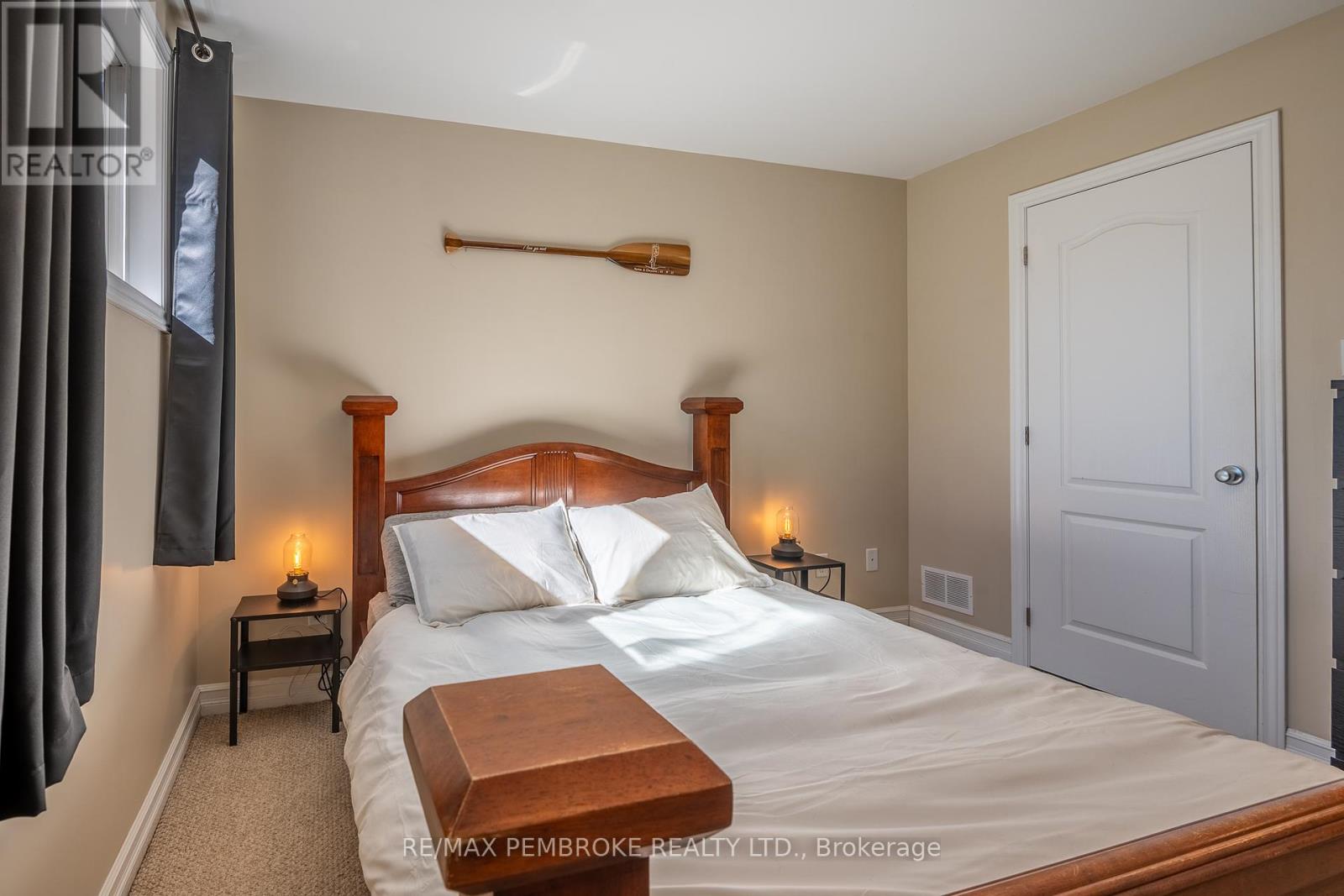 31 Renfrew Street, Petawawa, Ontario  K8H 0A5 - Photo 19 - X12436934