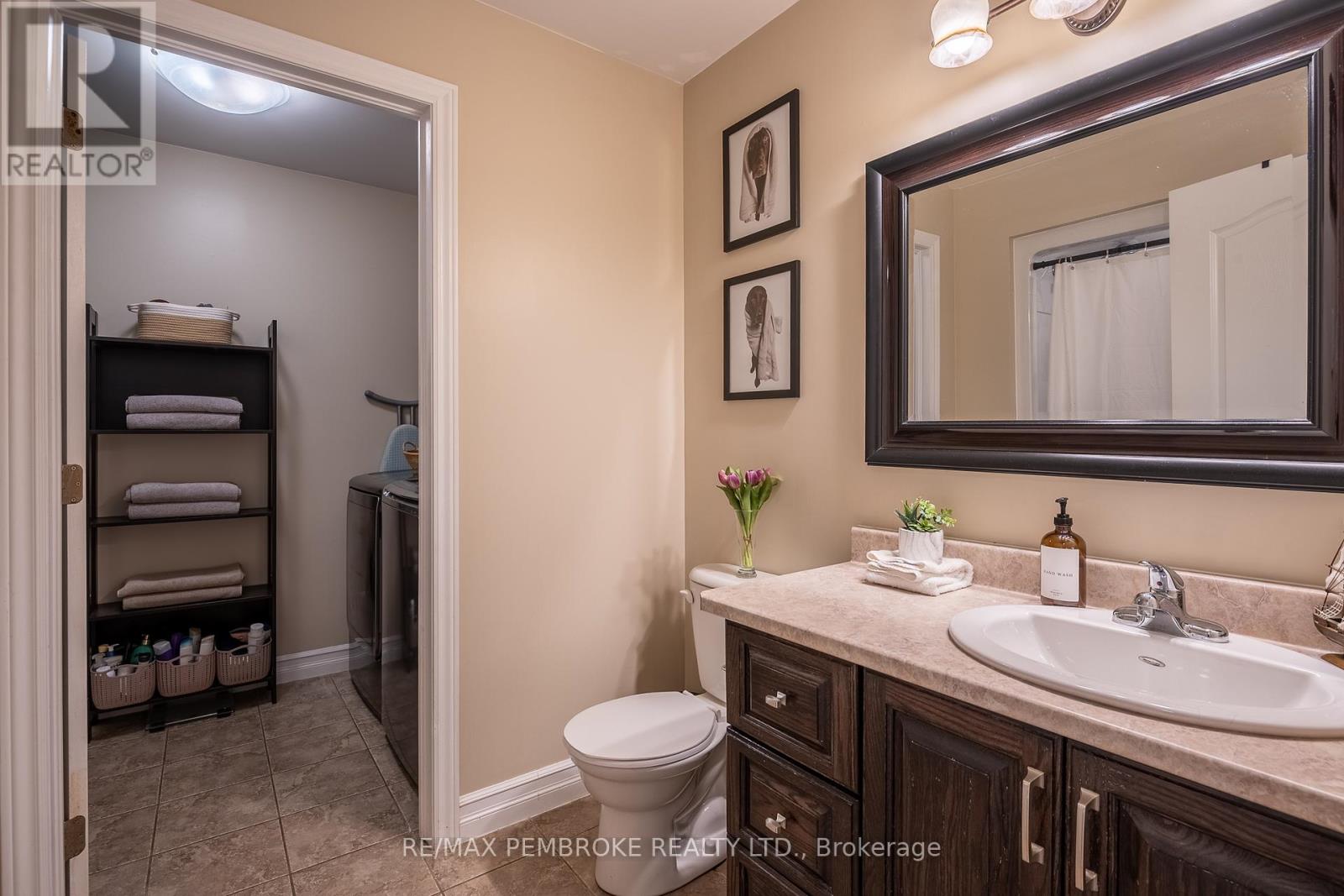 31 Renfrew Street, Petawawa, Ontario  K8H 0A5 - Photo 23 - X12436934