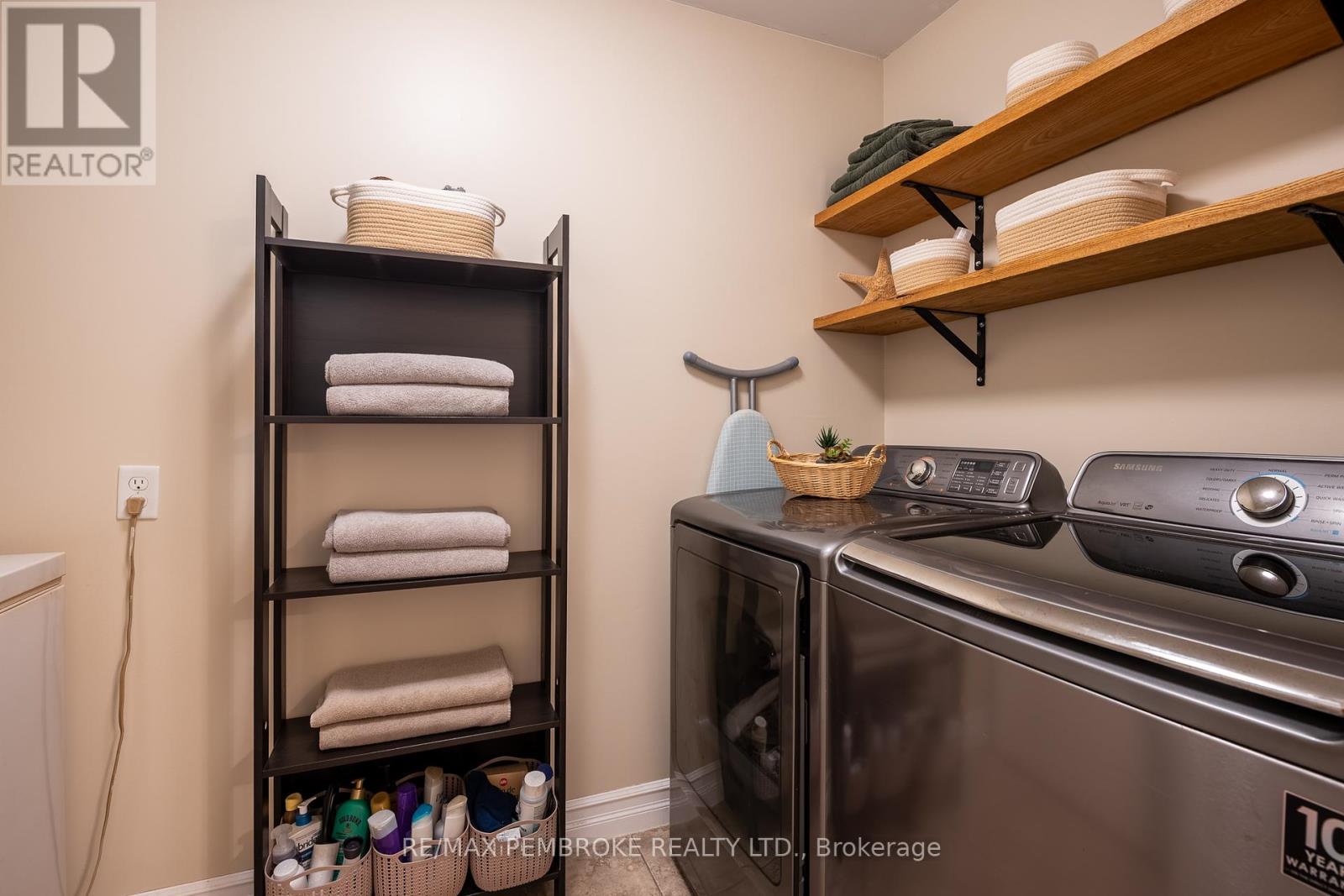 31 Renfrew Street, Petawawa, Ontario  K8H 0A5 - Photo 24 - X12436934