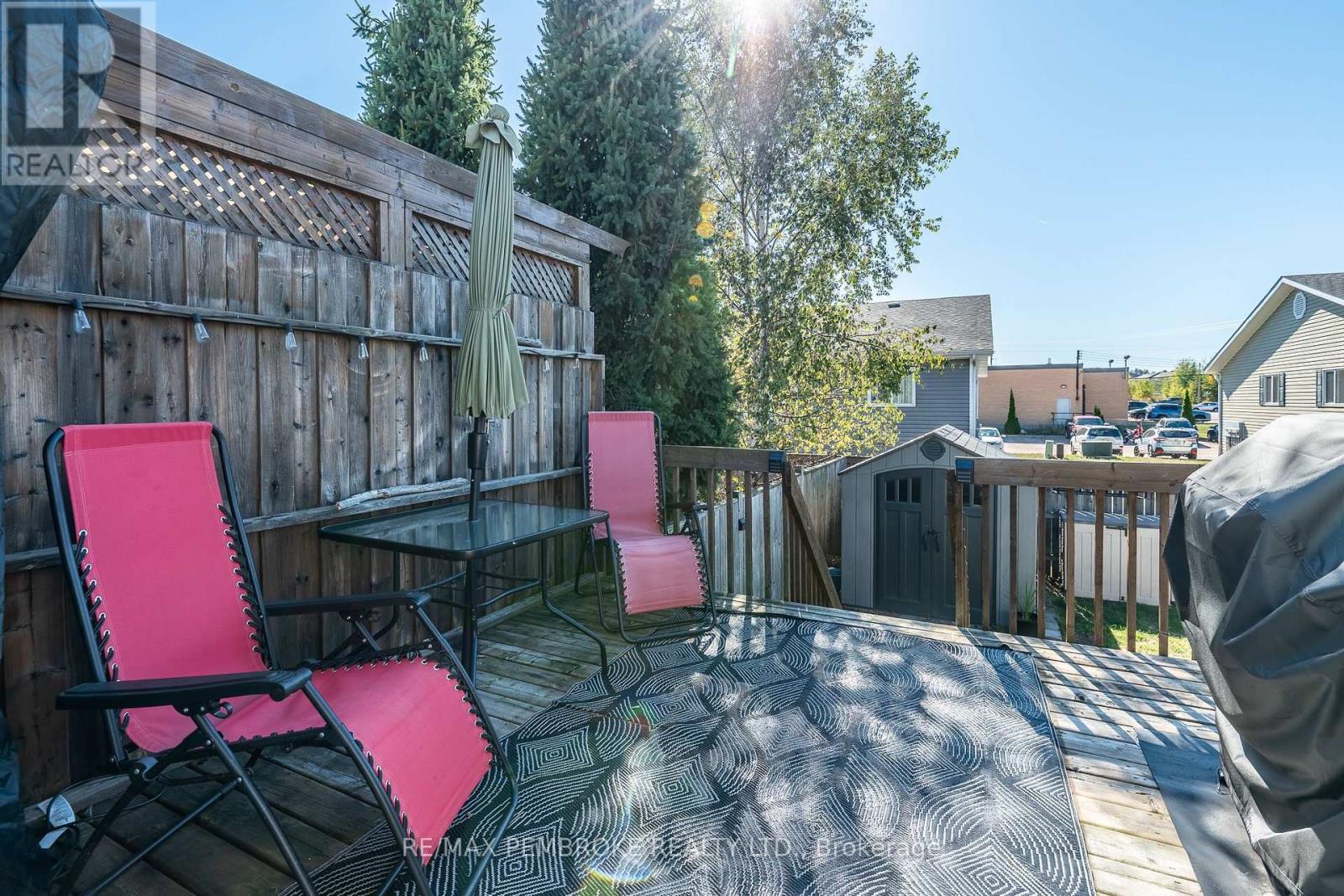 31 Renfrew Street, Petawawa, Ontario  K8H 0A5 - Photo 25 - X12436934