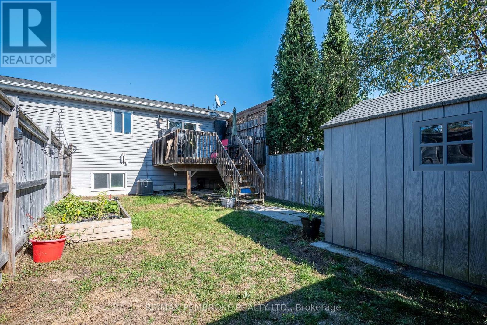 31 Renfrew Street, Petawawa, Ontario  K8H 0A5 - Photo 26 - X12436934