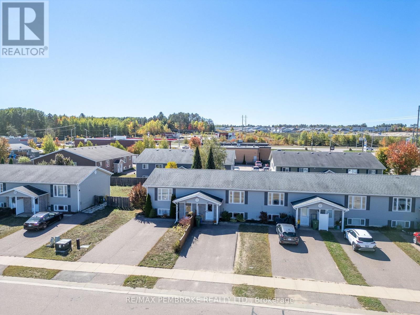 31 Renfrew Street, Petawawa, Ontario  K8H 0A5 - Photo 30 - X12436934