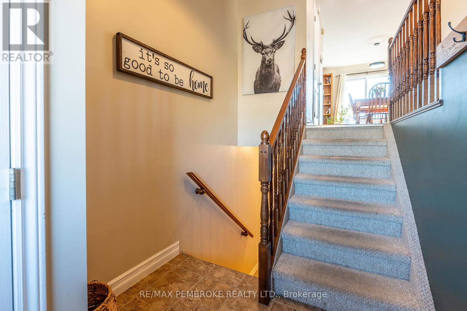 31 Renfrew Street, Petawawa, Ontario  K8H 0A5 - Photo 4 - X12436934