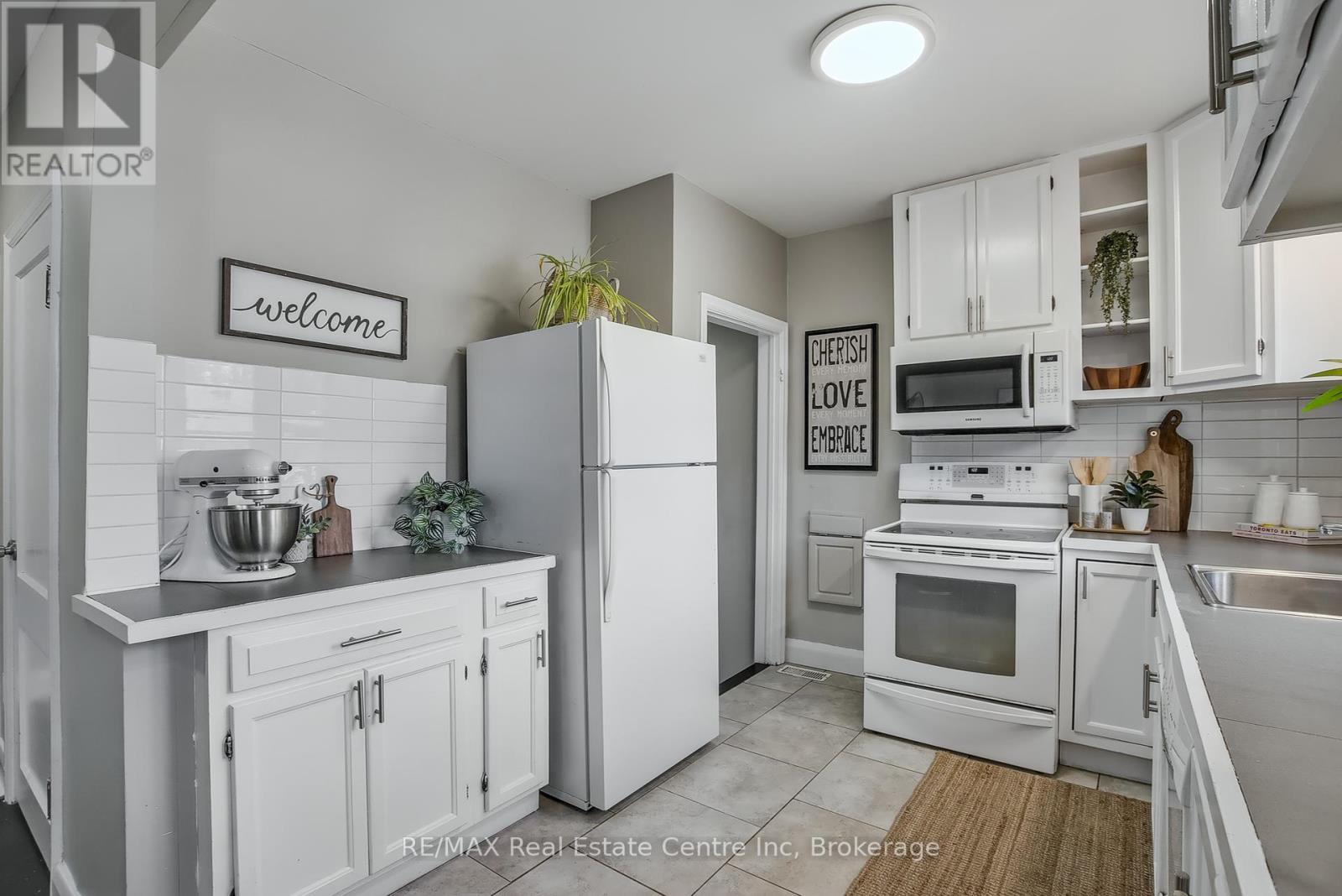 52 Avenue Road, Cambridge, Ontario  N1R 1B9 - Photo 6 - X12436869