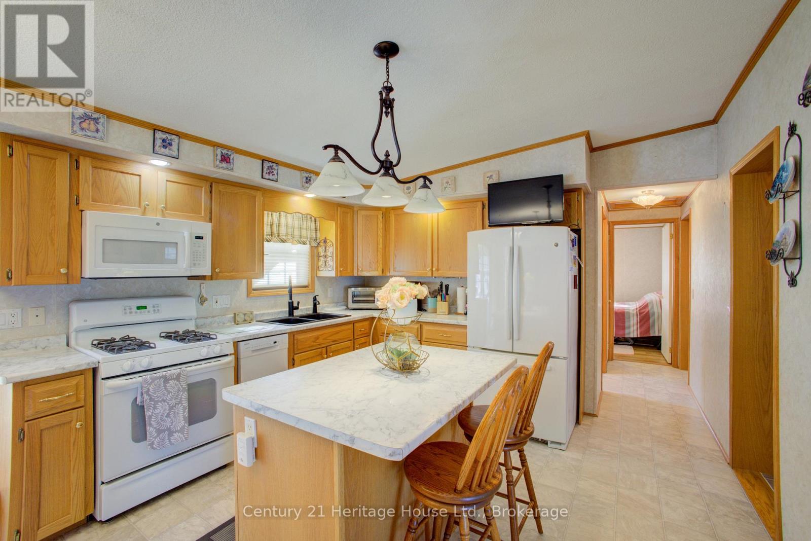 56-6612 Minto Line 12 Road, Minto, Ontario  N0G 1M0 - Photo 15 - X12436908