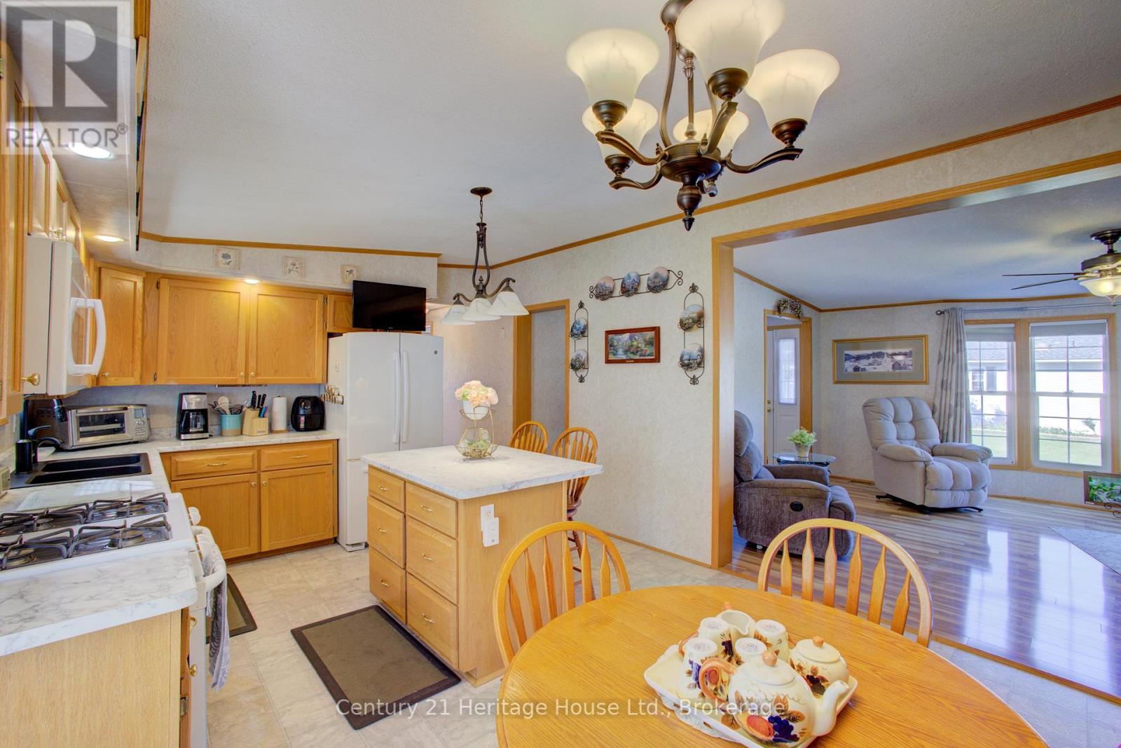 56-6612 Minto Line 12 Road, Minto, Ontario  N0G 1M0 - Photo 13 - X12436908