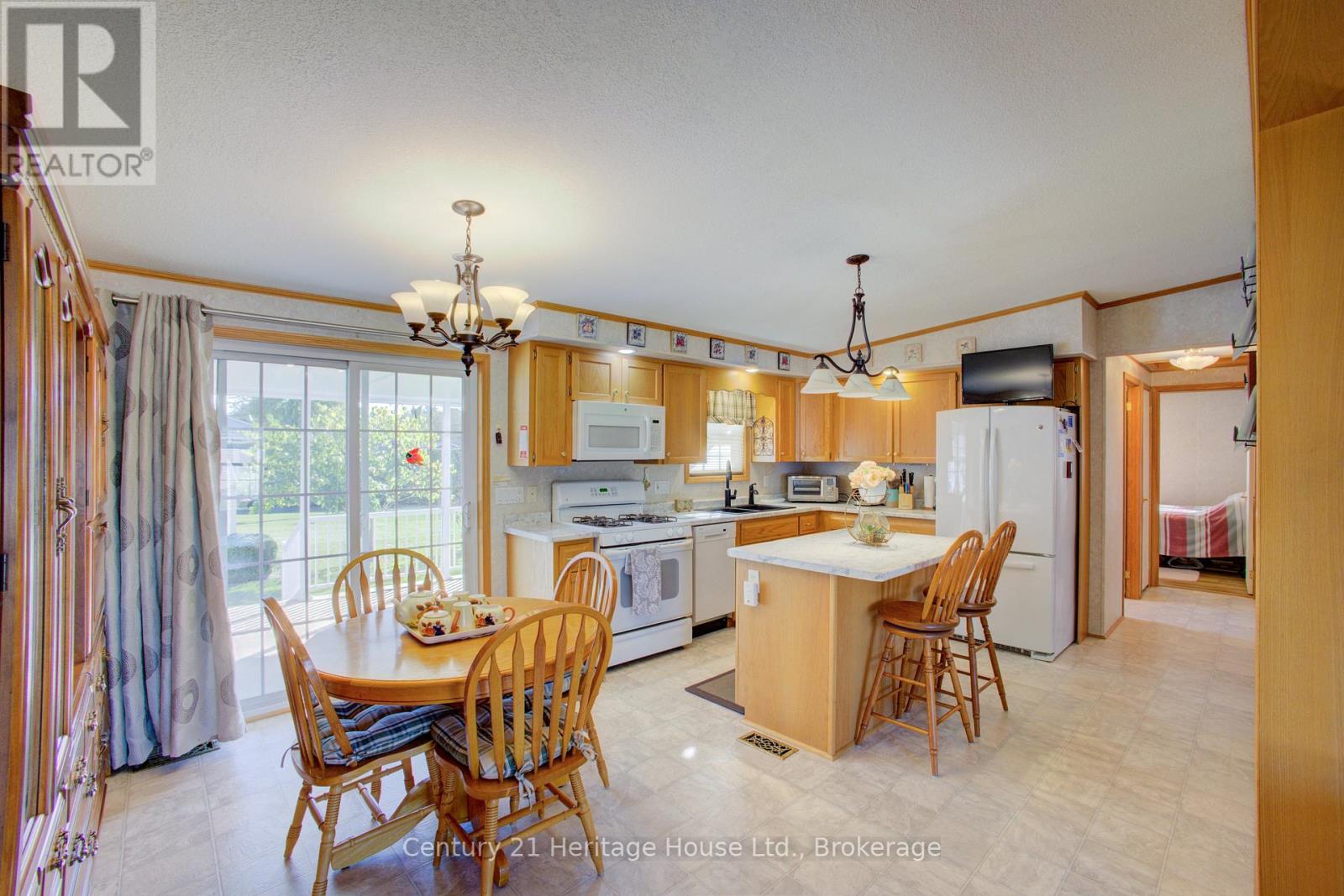 56-6612 Minto Line 12 Road, Minto, Ontario  N0G 1M0 - Photo 11 - X12436908
