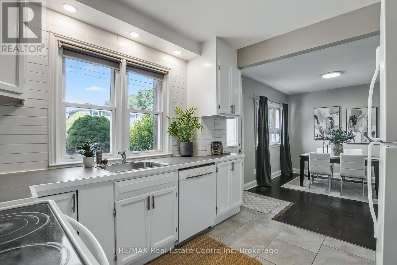 52 Avenue Road, Cambridge, Ontario  N1R 1B9 - Photo 7 - X12436869