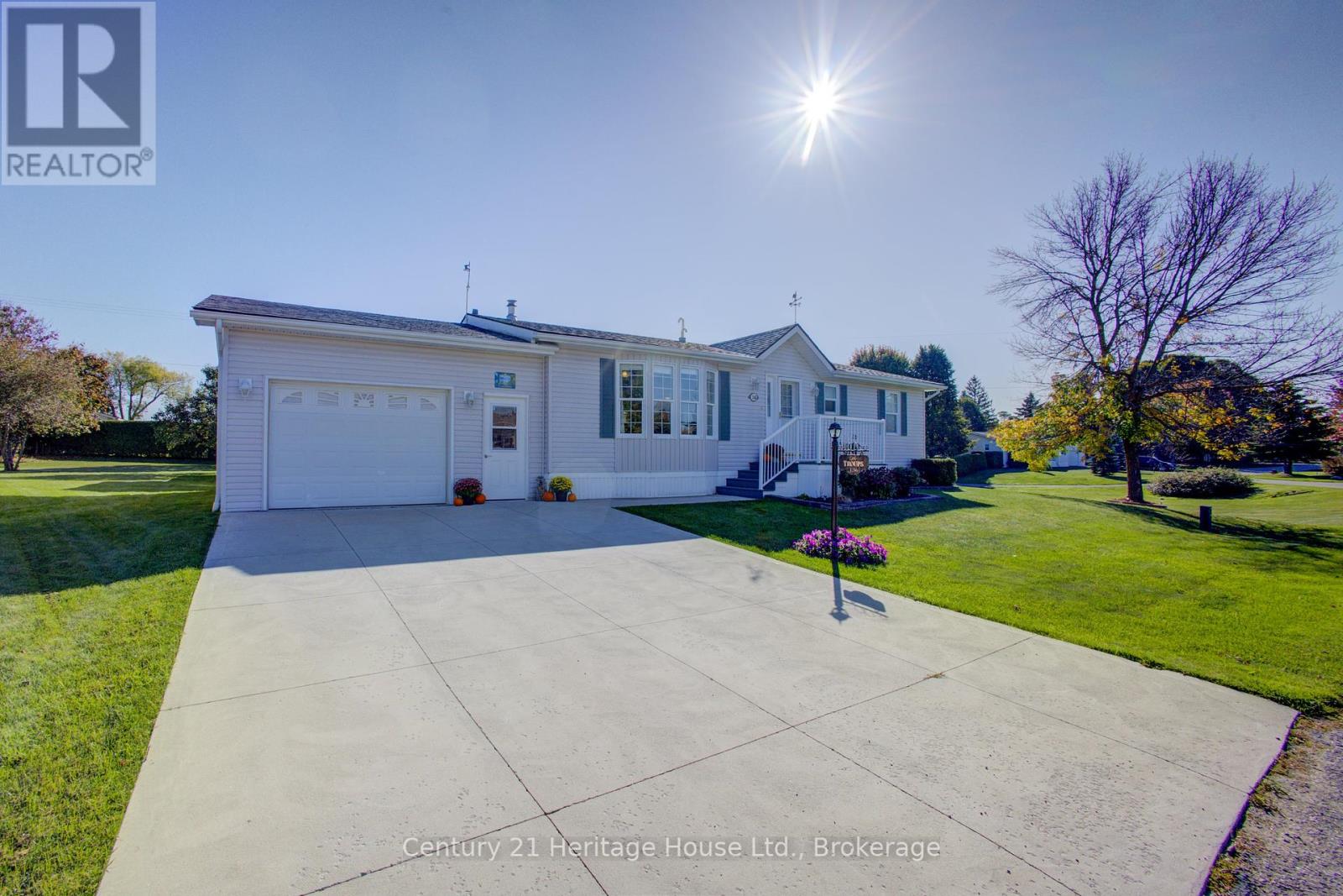 56-6612 Minto Line 12 Road, Minto, Ontario  N0G 1M0 - Photo 3 - X12436908