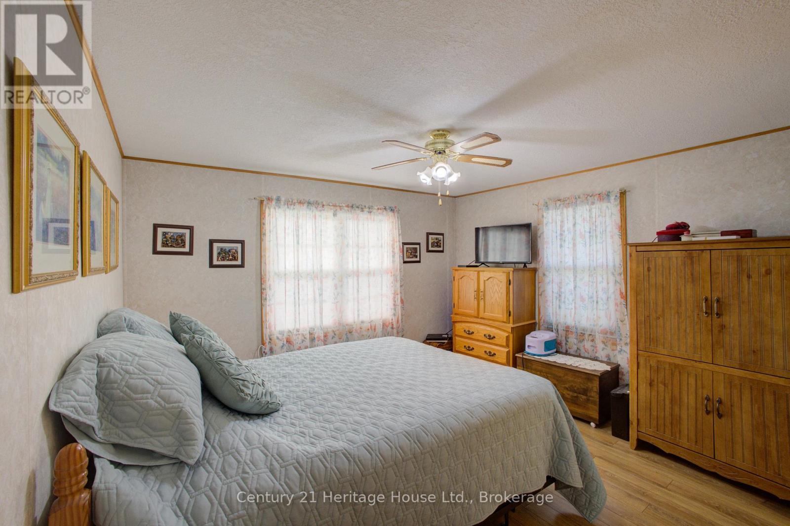 56-6612 Minto Line 12 Road, Minto, Ontario  N0G 1M0 - Photo 18 - X12436908