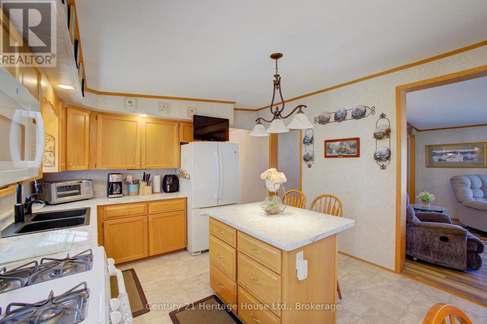 56-6612 Minto Line 12 Road, Minto, Ontario  N0G 1M0 - Photo 14 - X12436908
