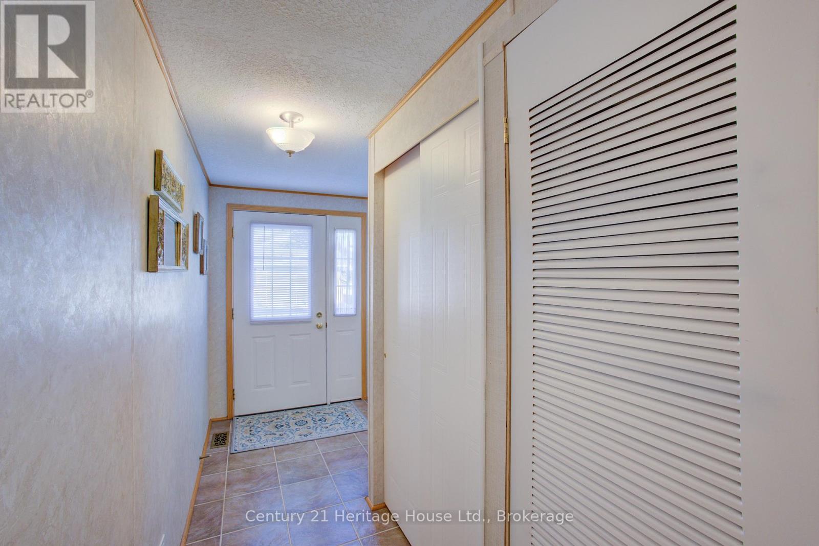 56-6612 Minto Line 12 Road, Minto, Ontario  N0G 1M0 - Photo 6 - X12436908