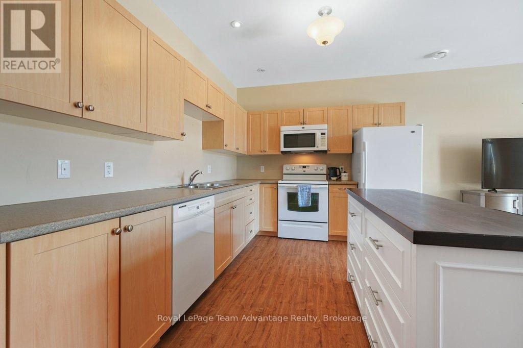 203 - 20a Silver Birch Court, Parry Sound, Ontario  P2A 0A7 - Photo 7 - X12436941