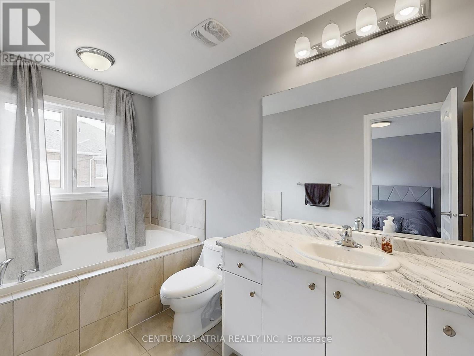 8 Moonseed Lane, Richmond Hill, Ontario  L4E 1E7 - Photo 17 - N12436595