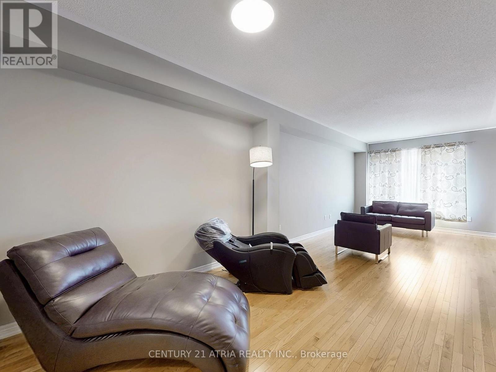 8 Moonseed Lane, Richmond Hill, Ontario  L4E 1E7 - Photo 3 - N12436595