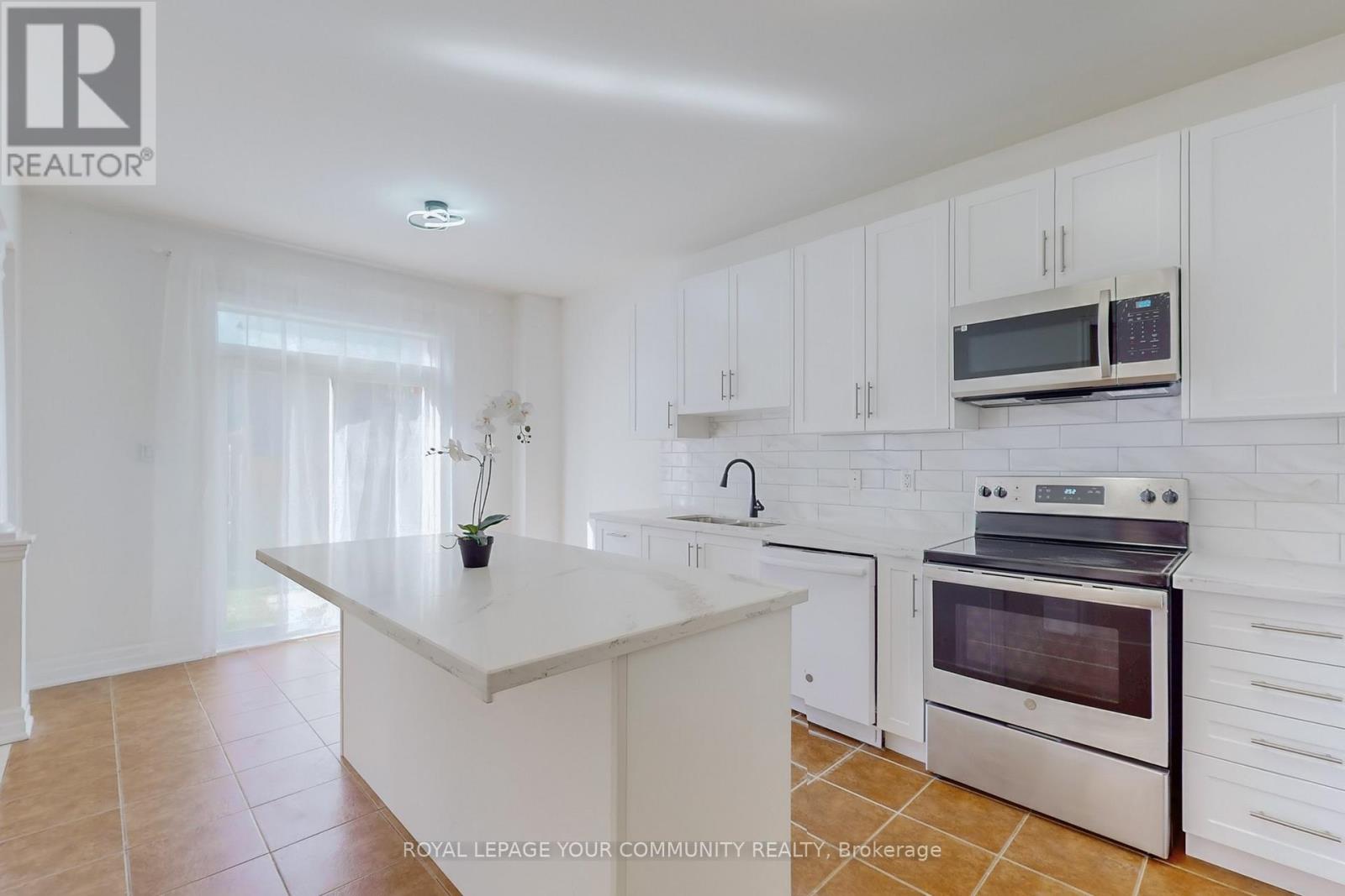 28 Fred Mason Street, Georgina (Keswick South), Ontario  L4P 0B2 - Photo 13 - N12436651