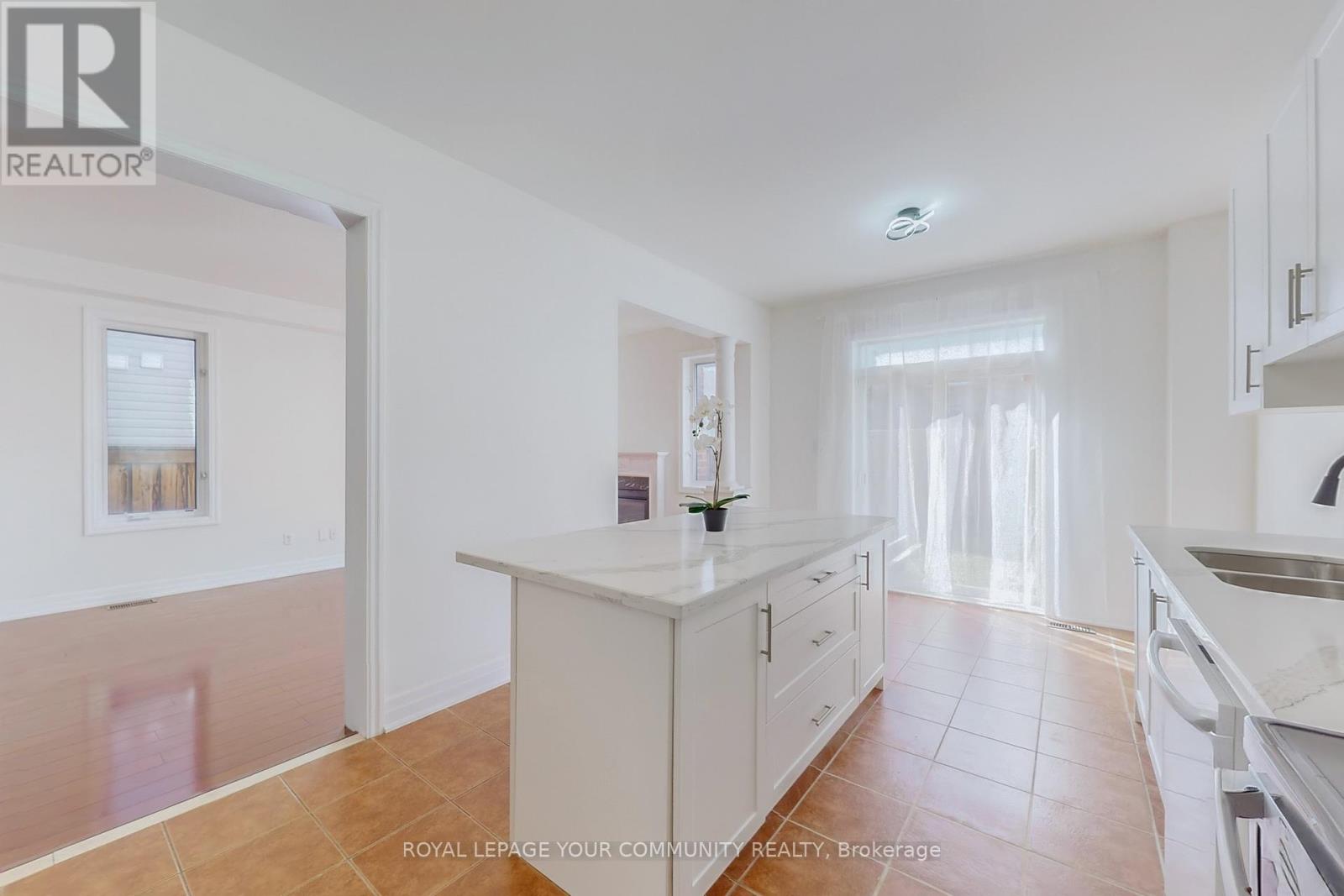 28 Fred Mason Street, Georgina (Keswick South), Ontario  L4P 0B2 - Photo 15 - N12436651