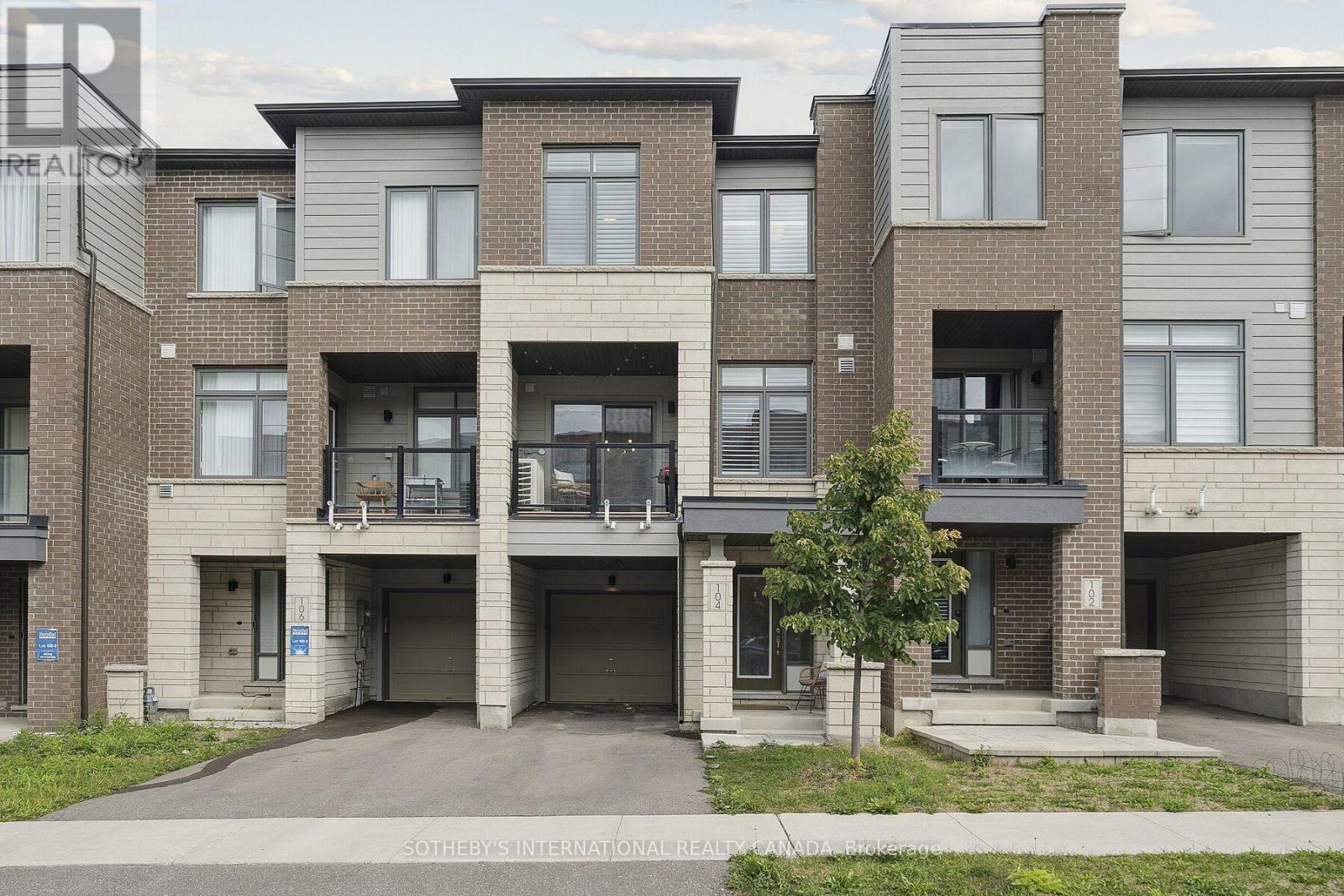 104 Bravo Lane, Newmarket, Ontario  L3X 0K8 - Photo 1 - N12436654