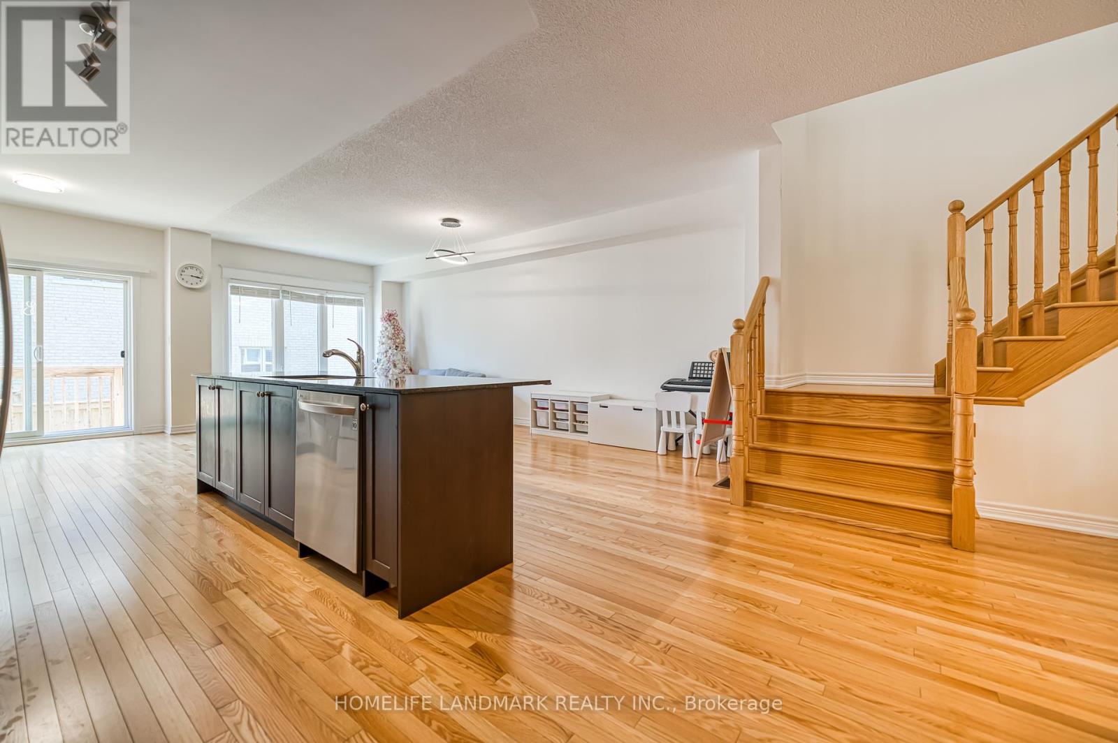 33 Thornapple Lane, Richmond Hill, Ontario  L4E 1E7 - Photo 11 - N12436667