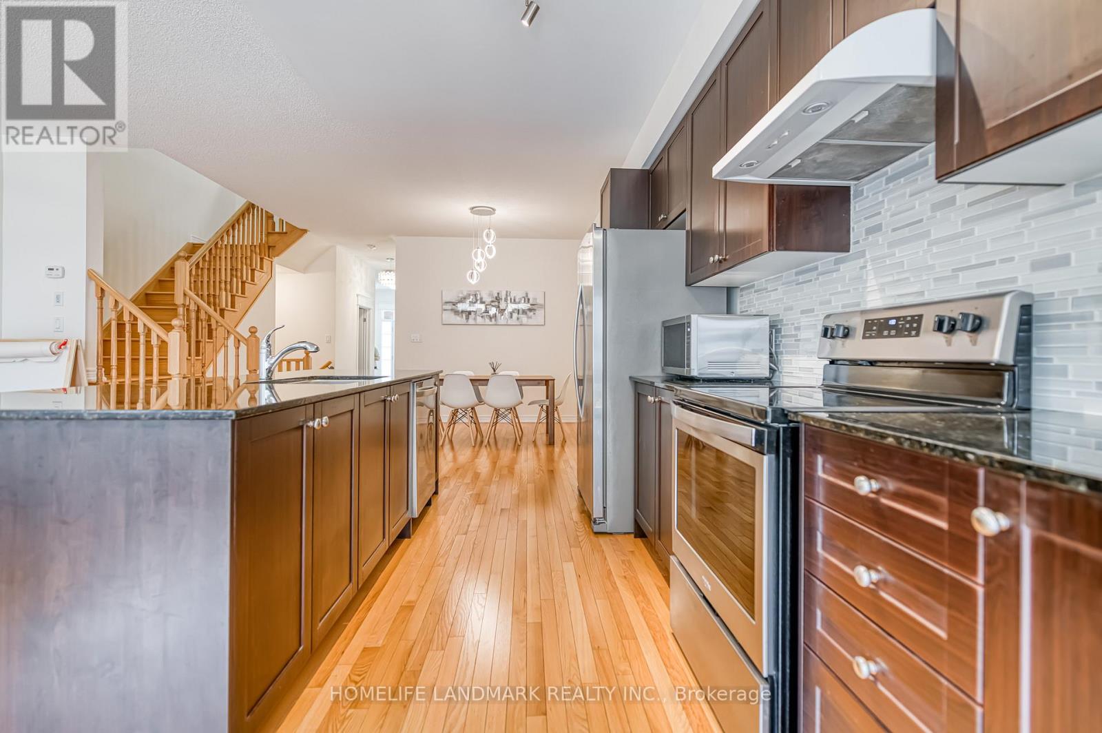 33 Thornapple Lane, Richmond Hill, Ontario  L4E 1E7 - Photo 17 - N12436667