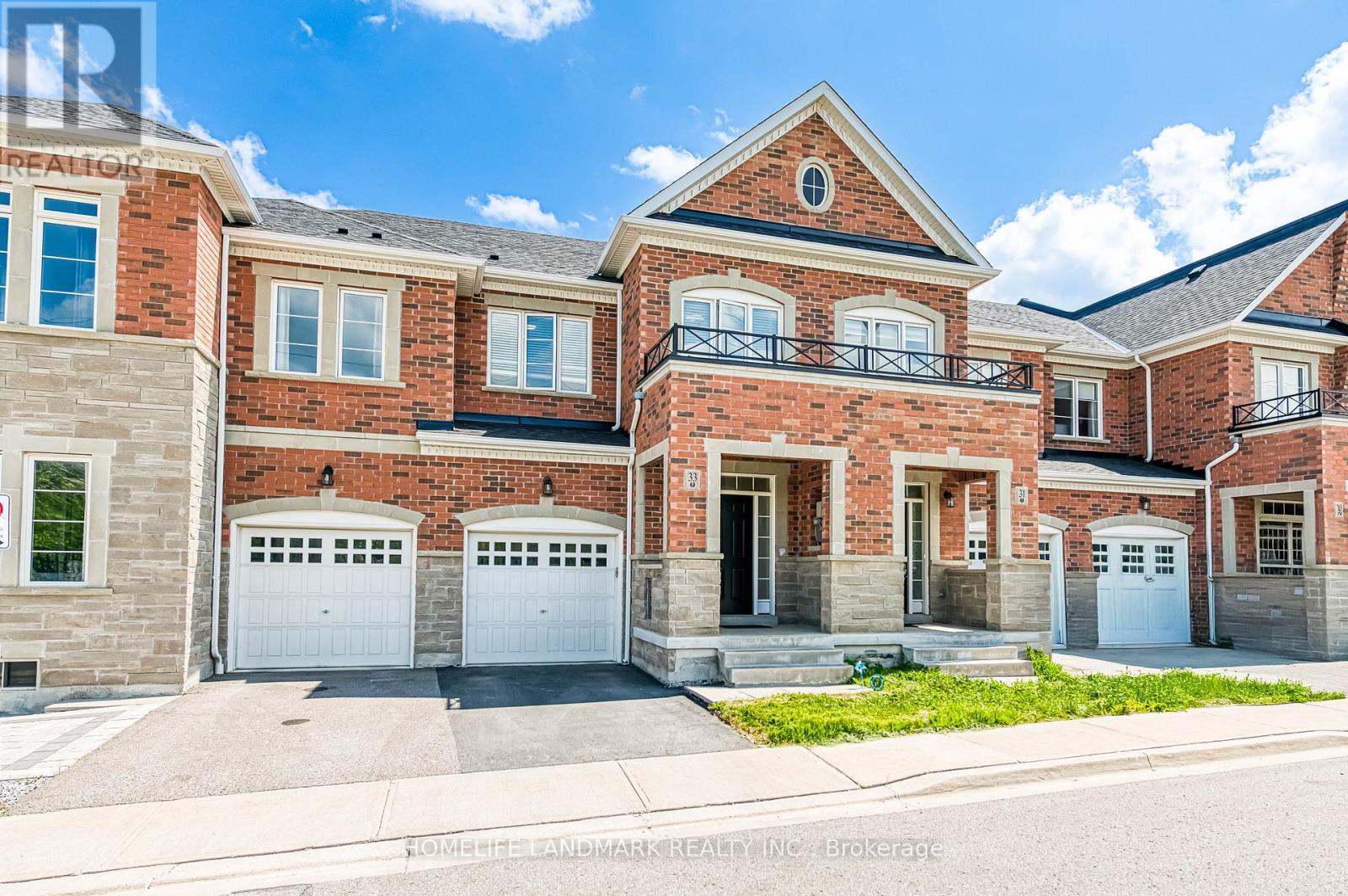33 Thornapple Lane, Richmond Hill, Ontario  L4E 1E7 - Photo 2 - N12436667