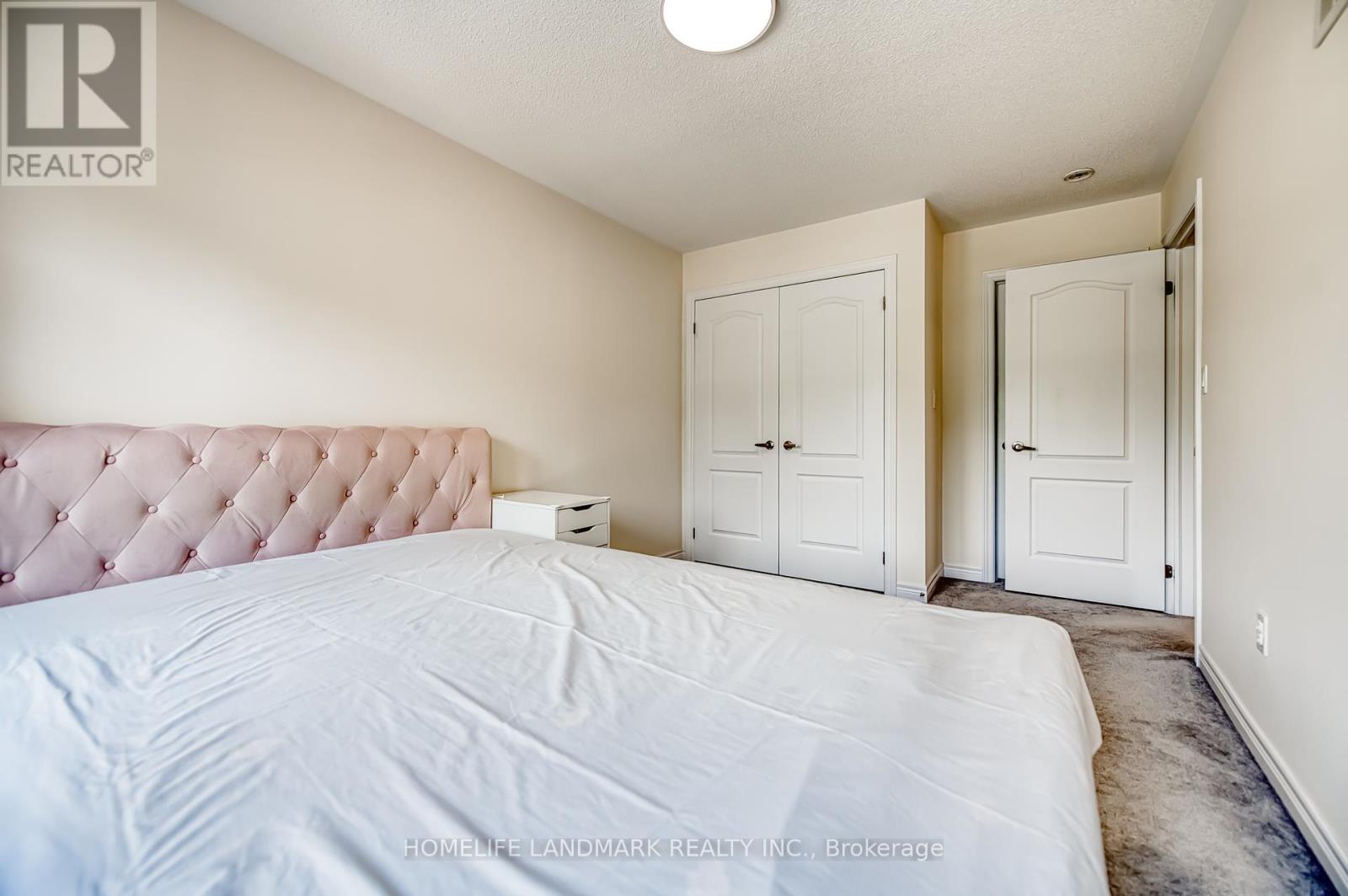 33 Thornapple Lane, Richmond Hill, Ontario  L4E 1E7 - Photo 32 - N12436667