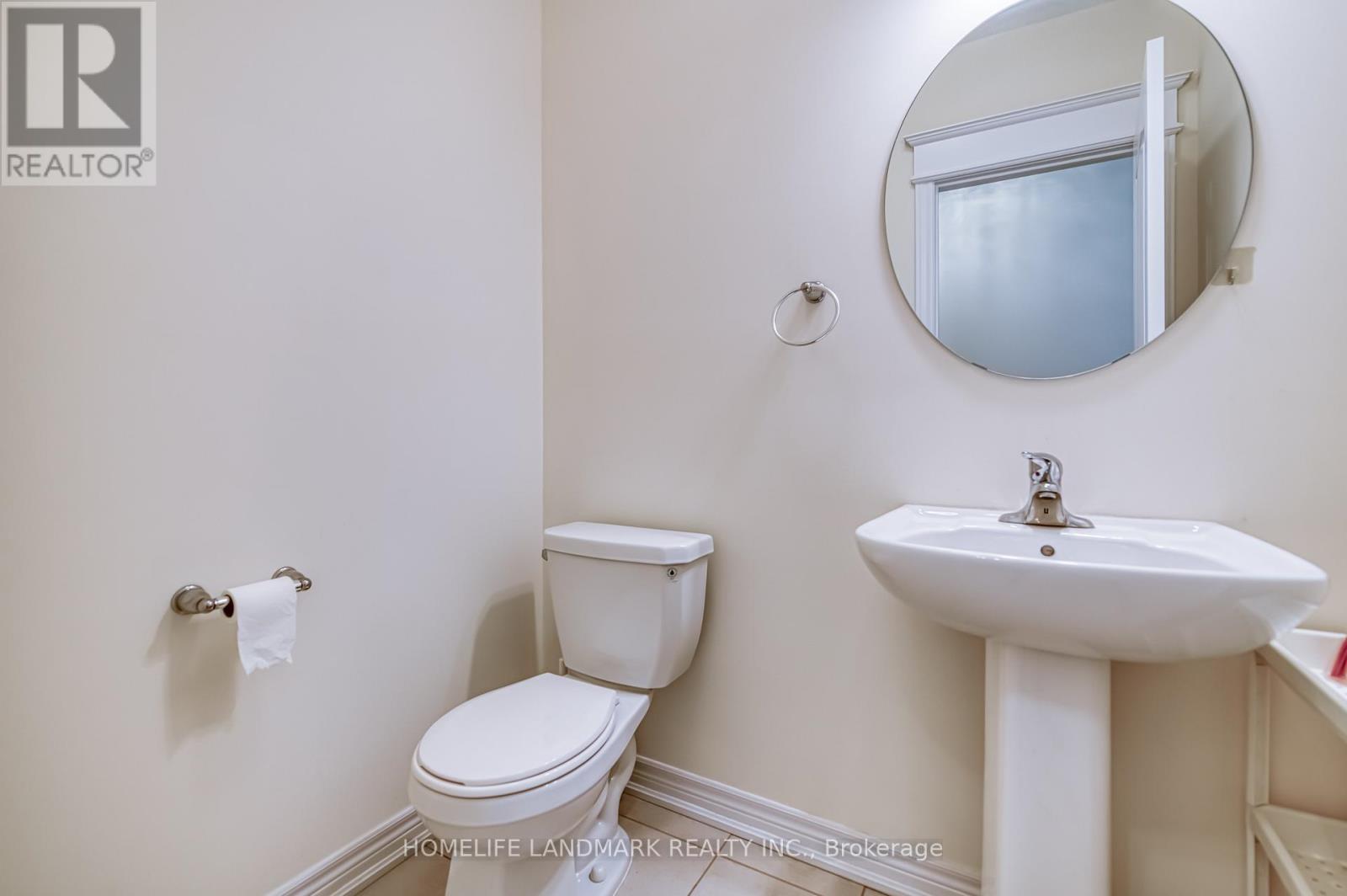 33 Thornapple Lane, Richmond Hill, Ontario  L4E 1E7 - Photo 6 - N12436667