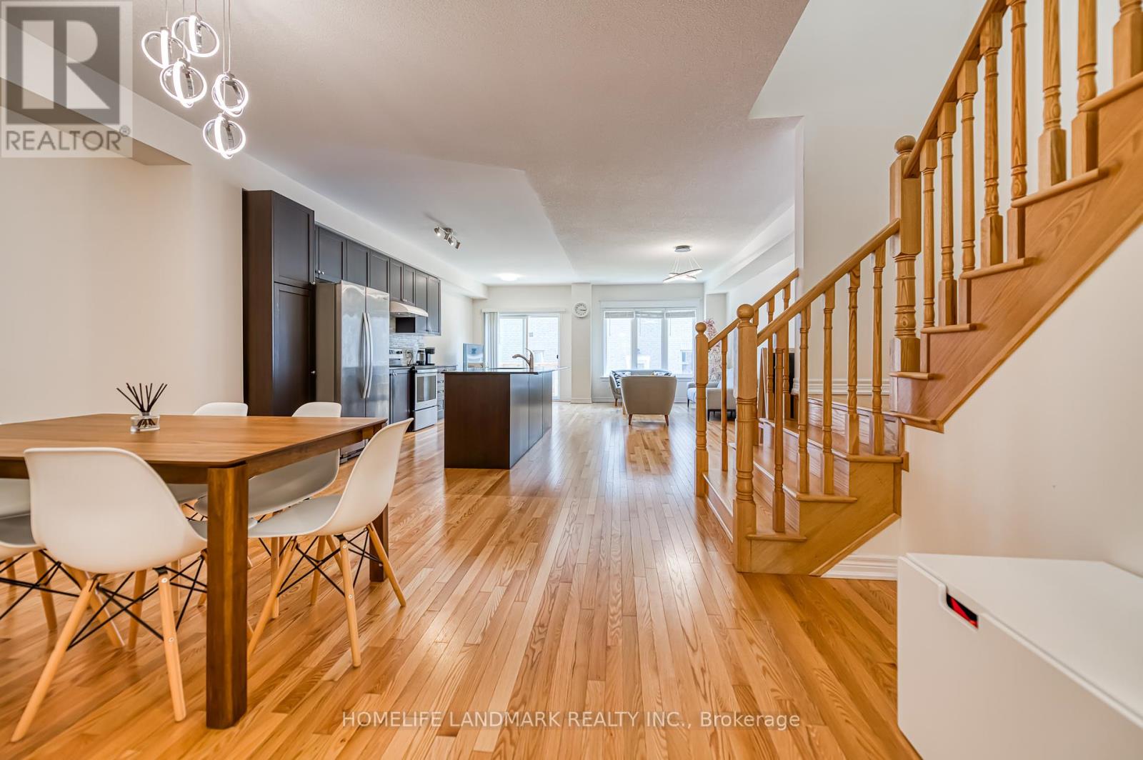 33 Thornapple Lane, Richmond Hill, Ontario  L4E 1E7 - Photo 7 - N12436667