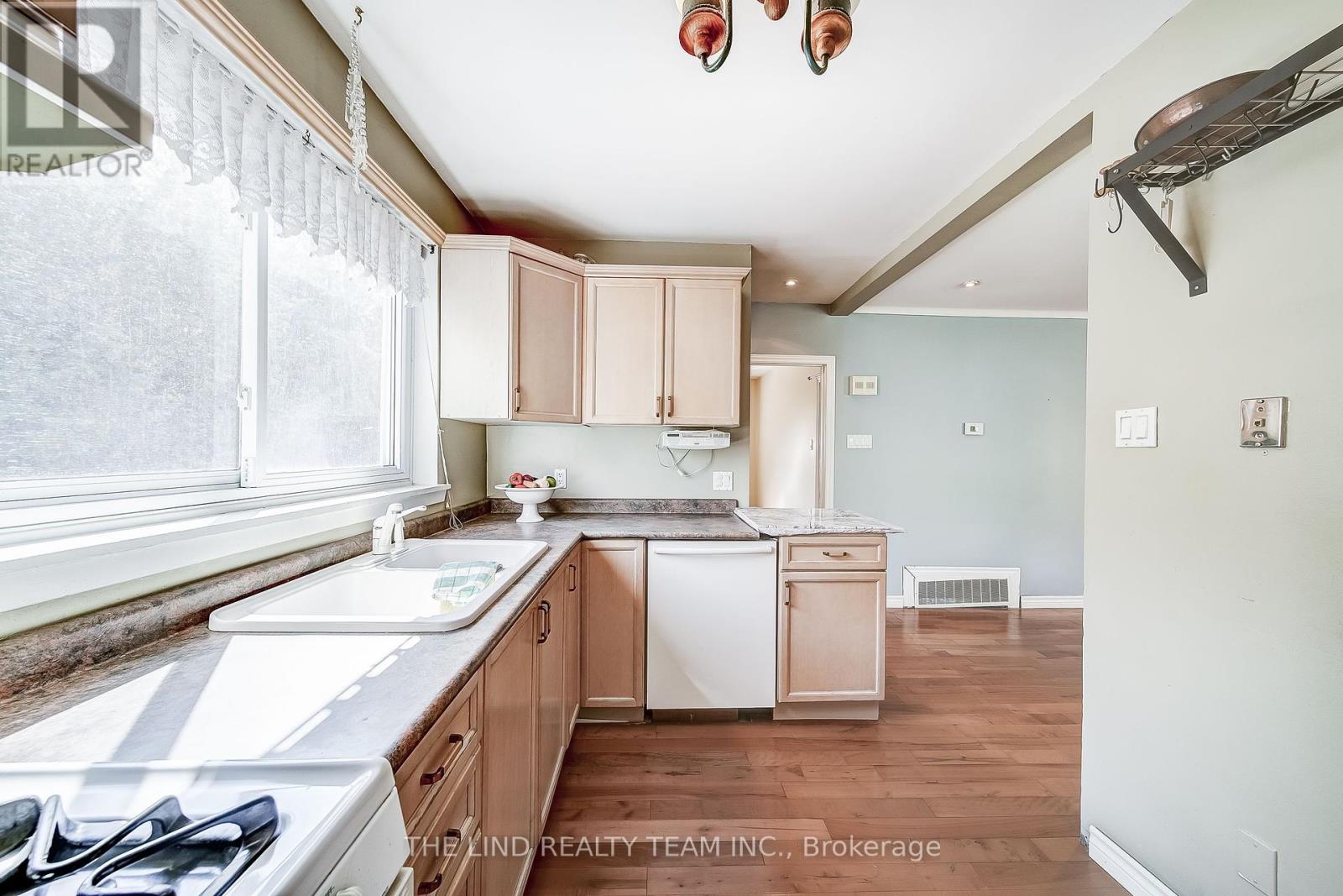 20 Haida Drive, Aurora, Ontario  L4G 3C7 - Photo 11 - N12436693