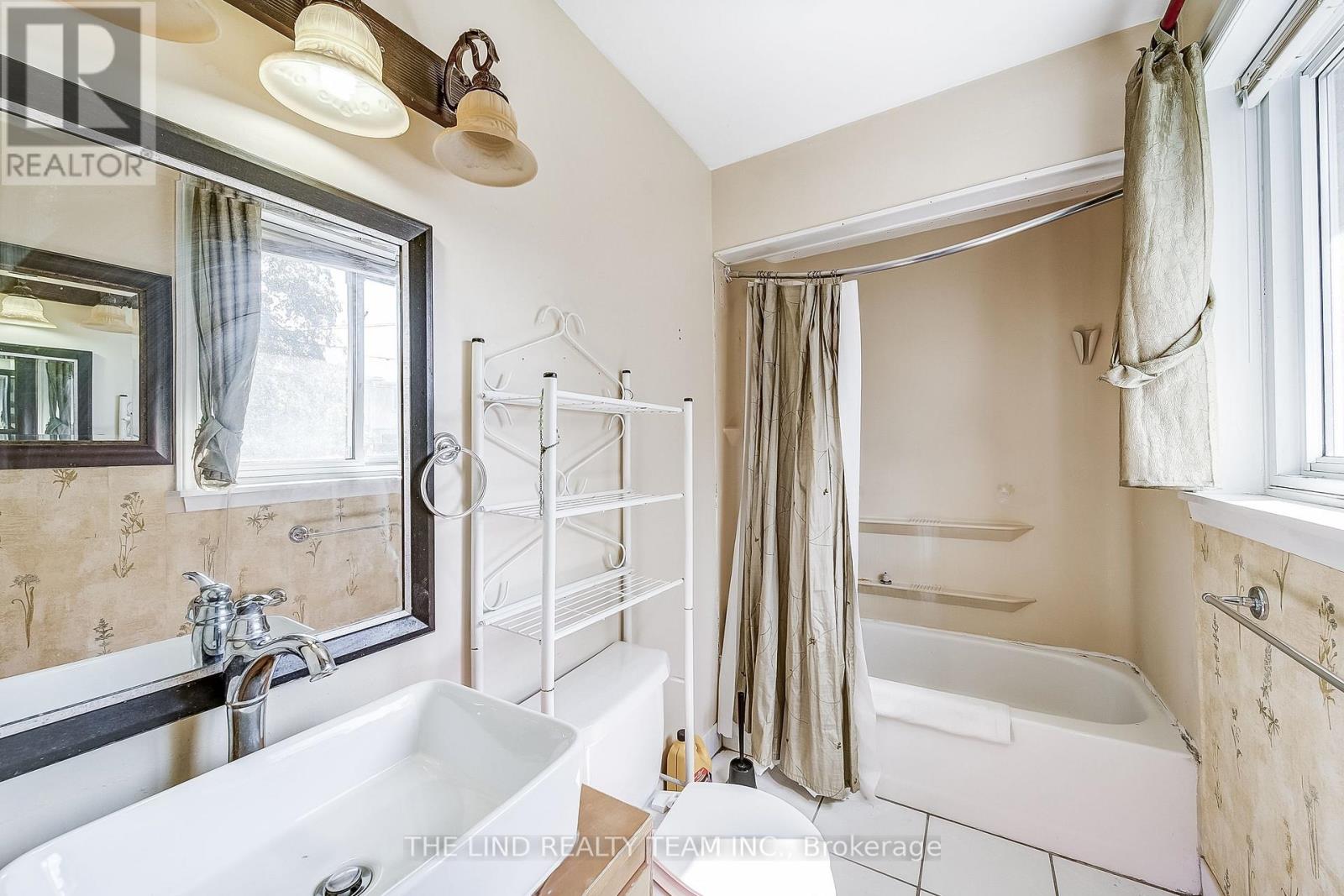20 Haida Drive, Aurora, Ontario  L4G 3C7 - Photo 21 - N12436693